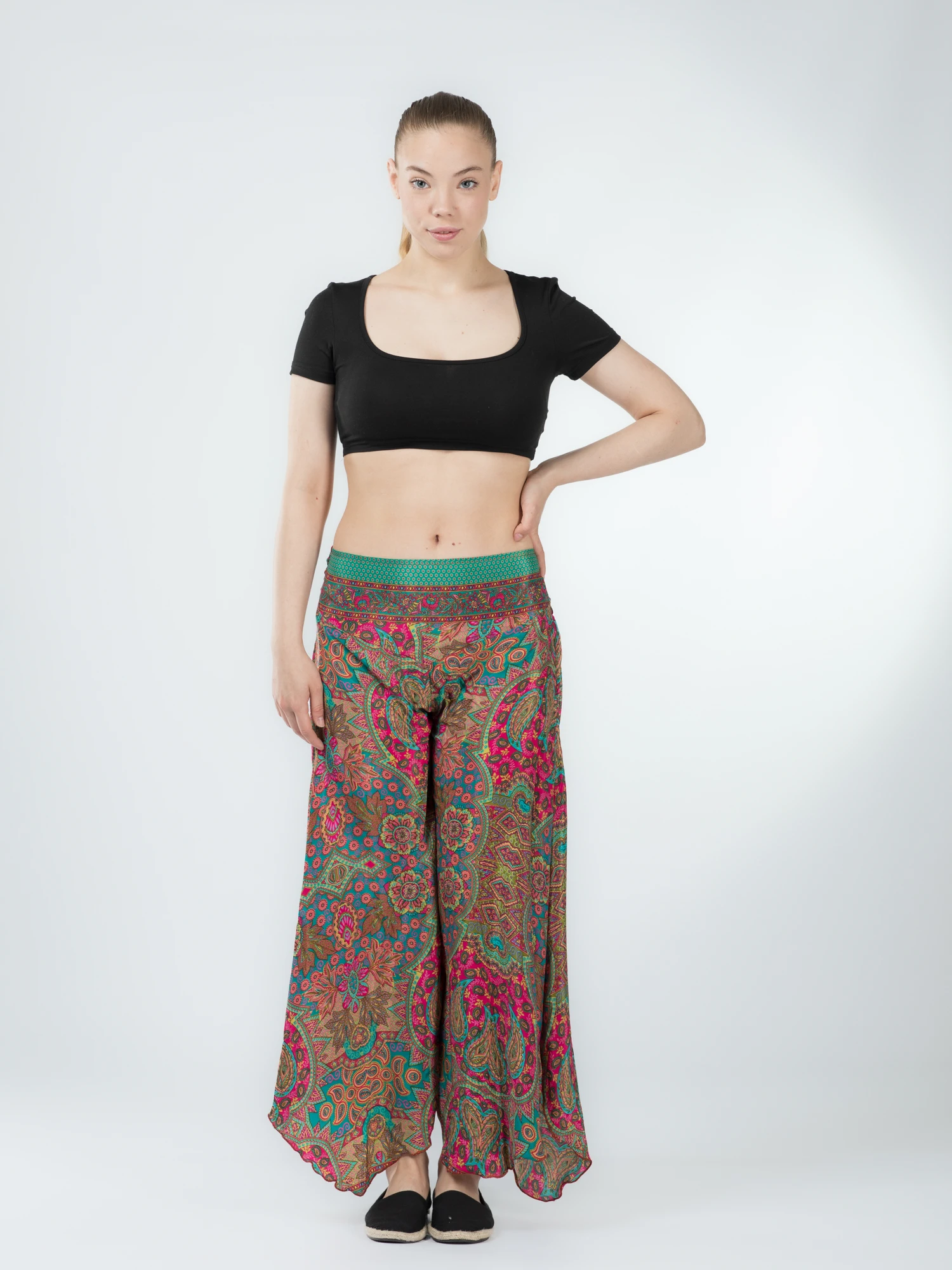 Pantaloni Petal Tips din material fluid - Model 68 [2]