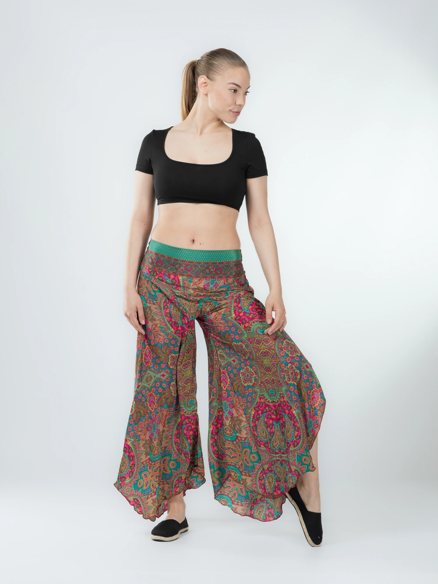 Pantaloni Petal Tips din material fluid - Model 68 [6]