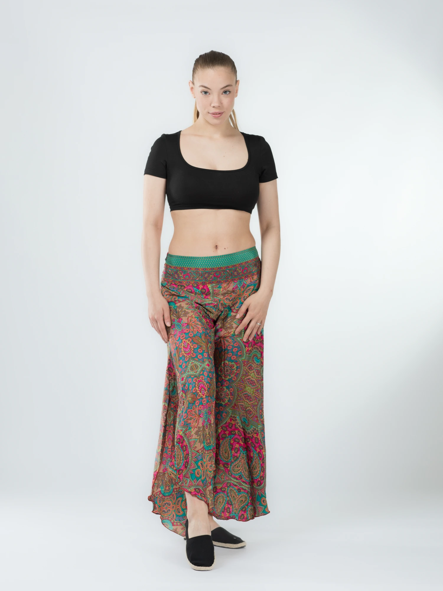 Pantaloni Petal Tips din material fluid - Model 68 [5]
