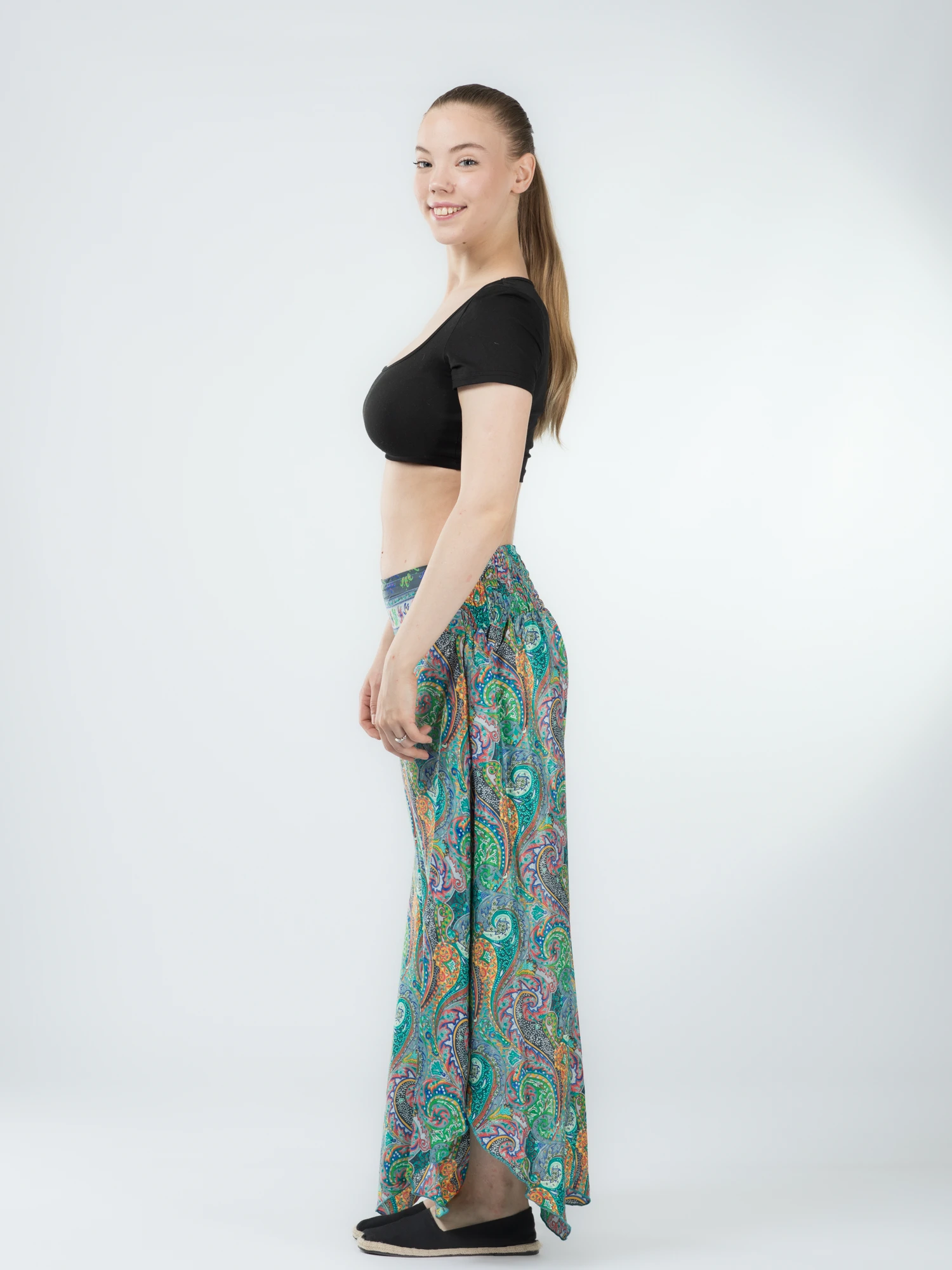 Pantaloni Petal Tips din material fluid - Model 69 [3]