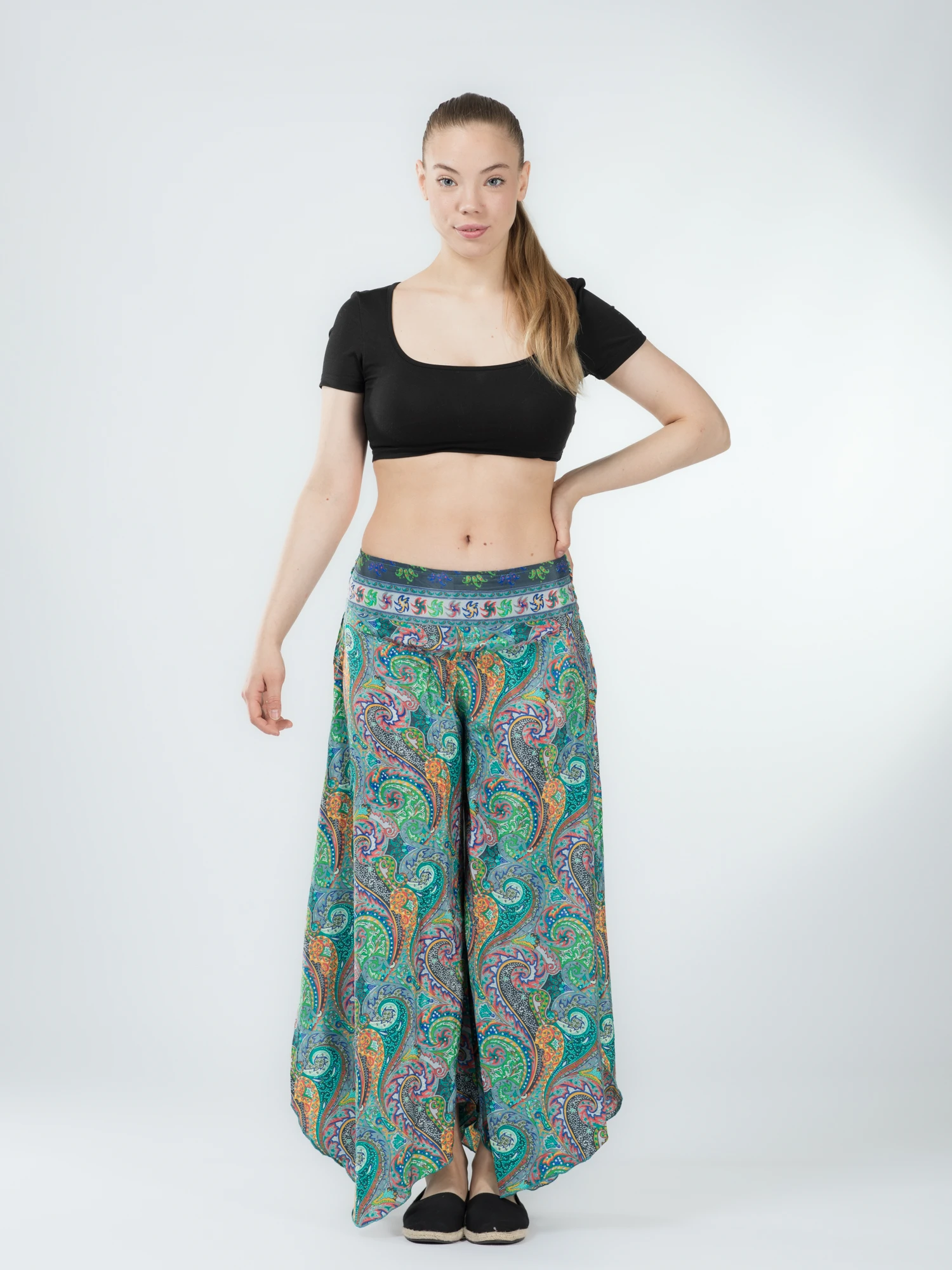Pantaloni Petal Tips din material fluid - Model 69 [2]