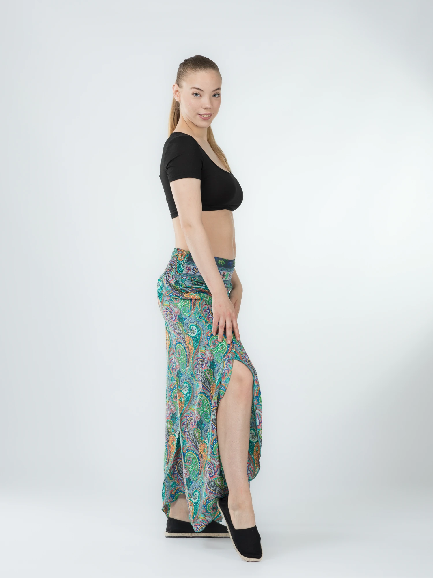 Pantaloni Petal Tips din material fluid - Model 69 [5]