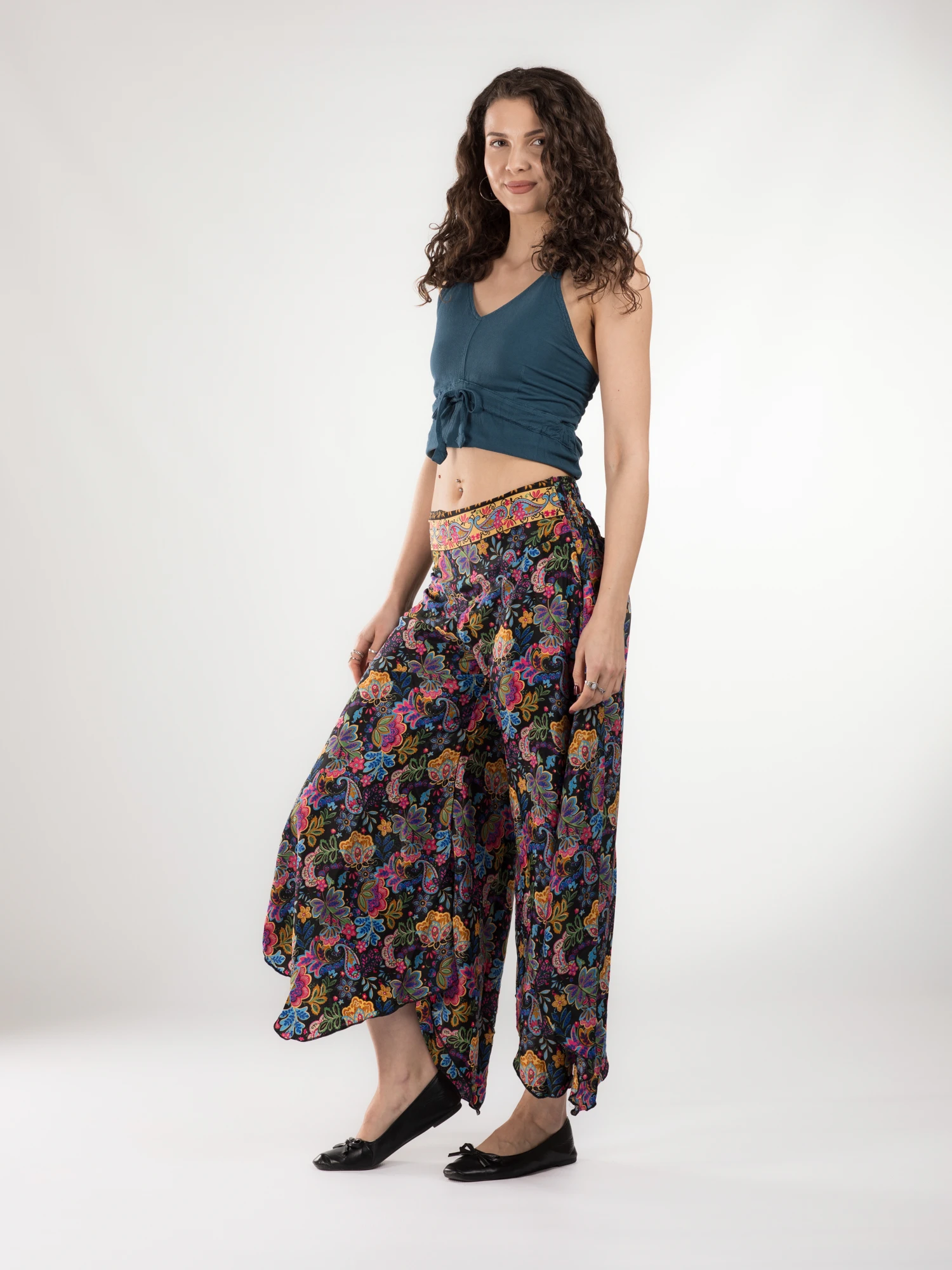 Pantaloni Petal Tips din material fluid - Model 71 [3]