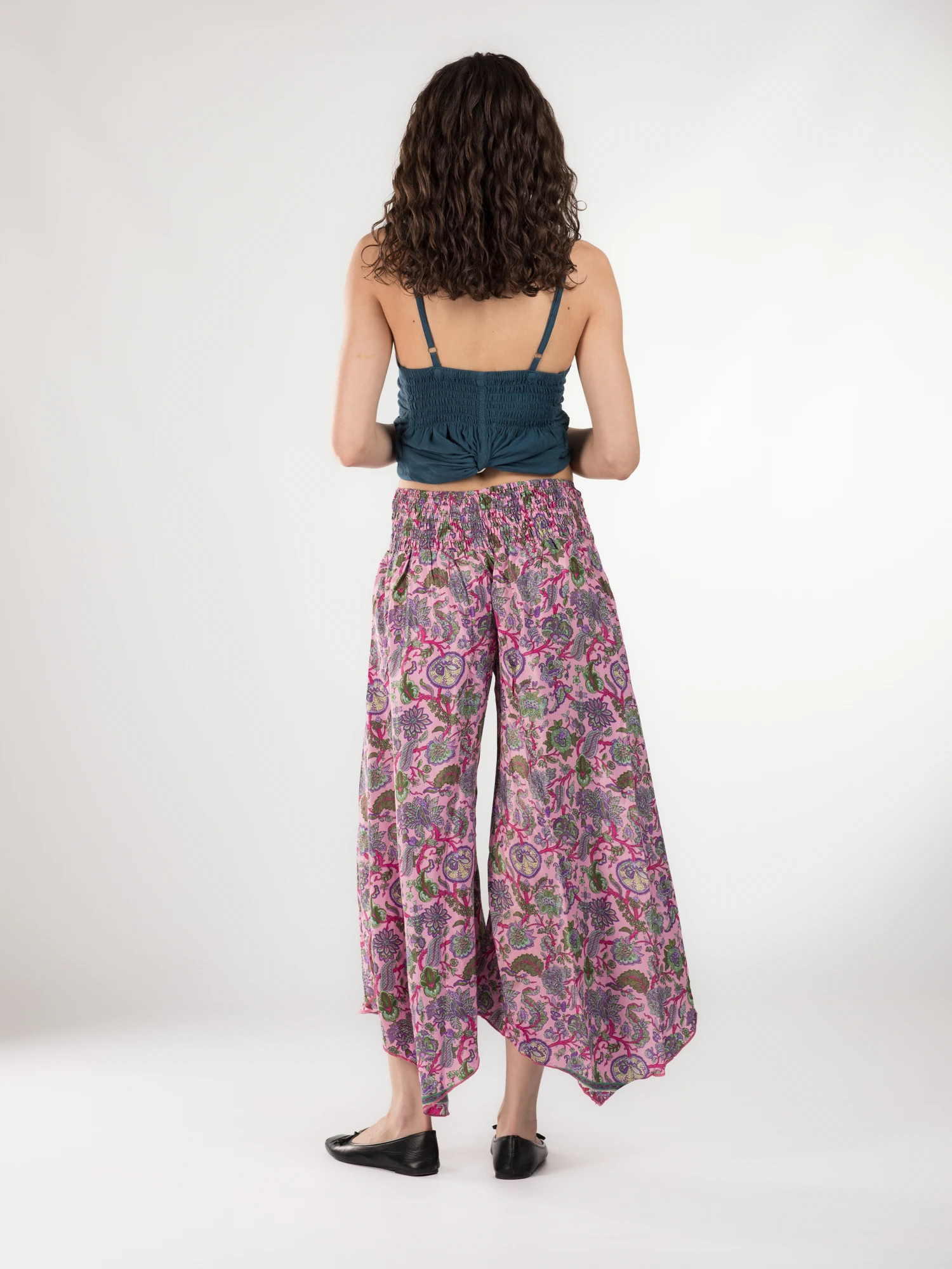 Pantaloni Petal Tips din material fluid - Model 73 [4]