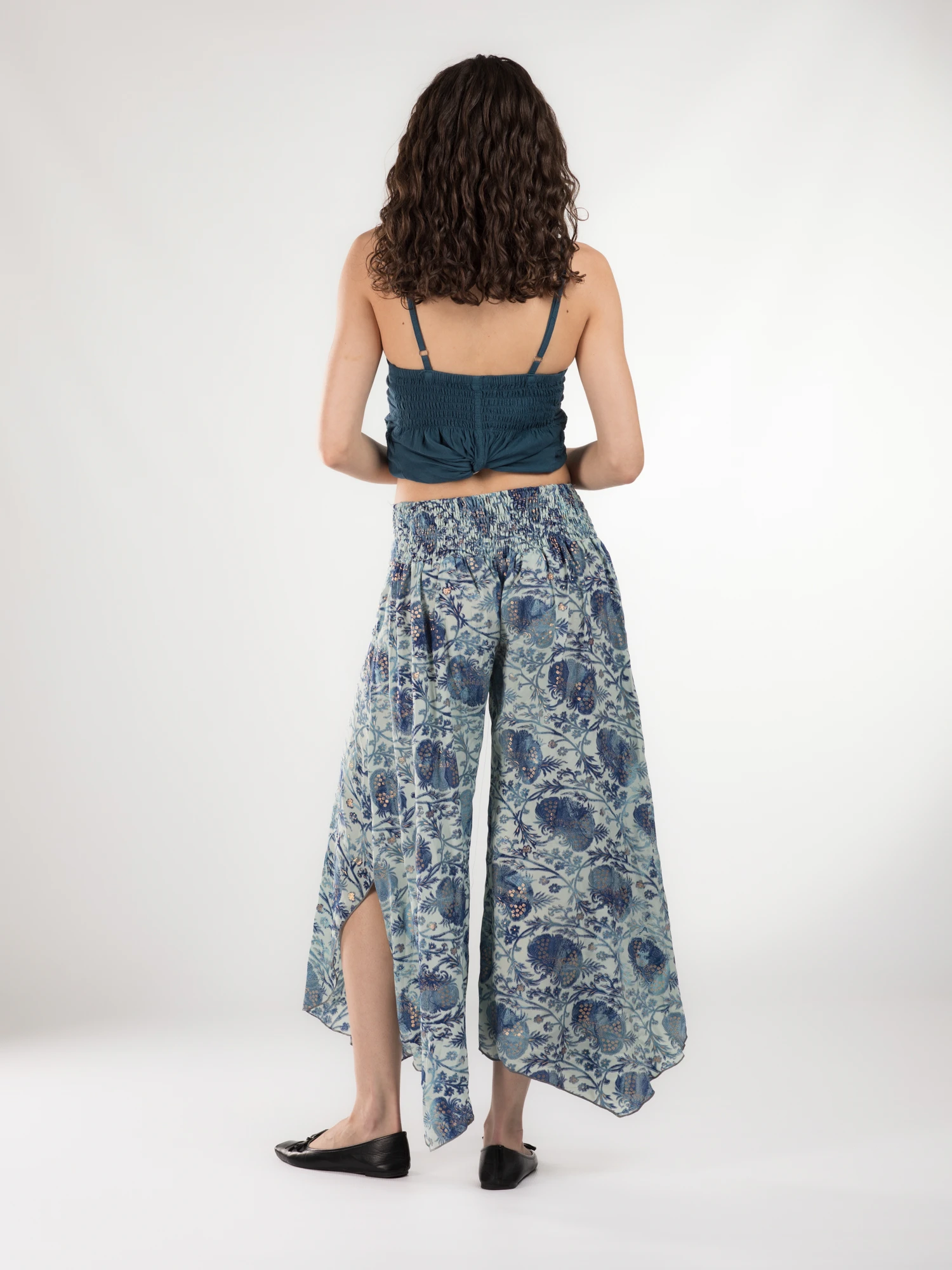 Pantaloni Petal Tips din material fluid - Model 74 [4]