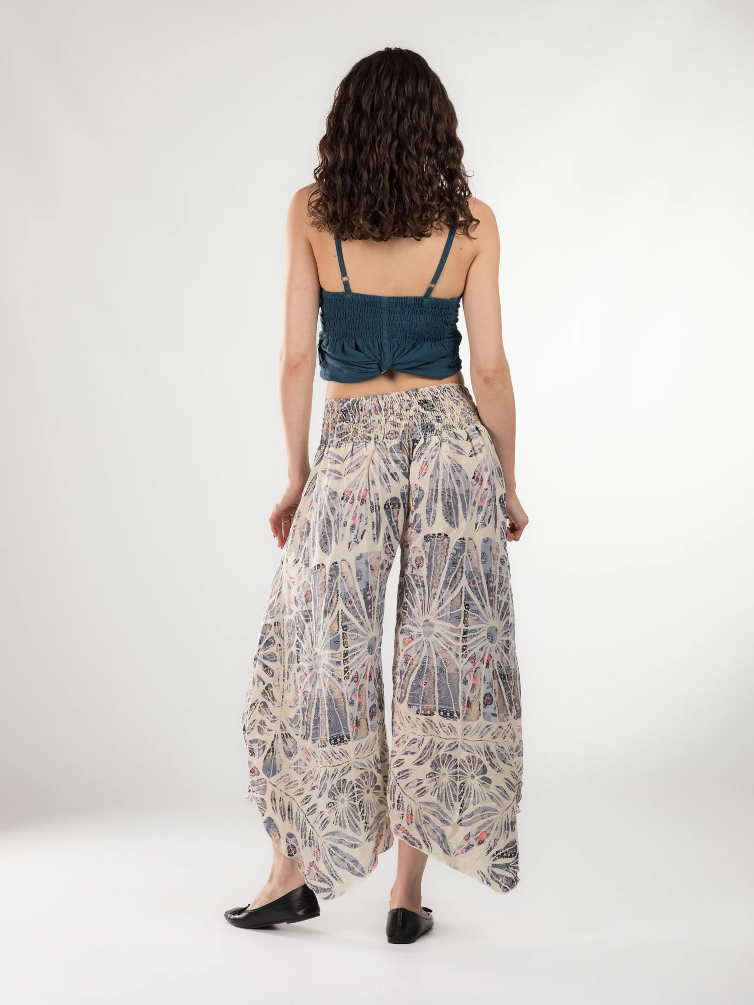 Pantaloni Petal Tips din material fluid - Model 75 [4]