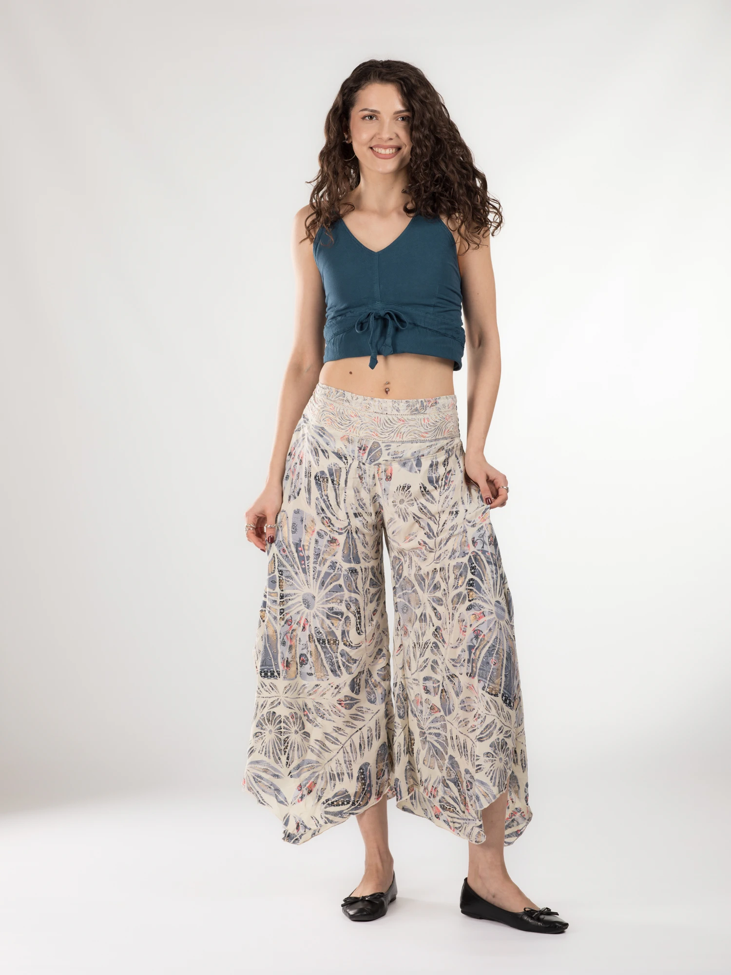 Pantaloni Petal Tips din material fluid - Model 75 [2]