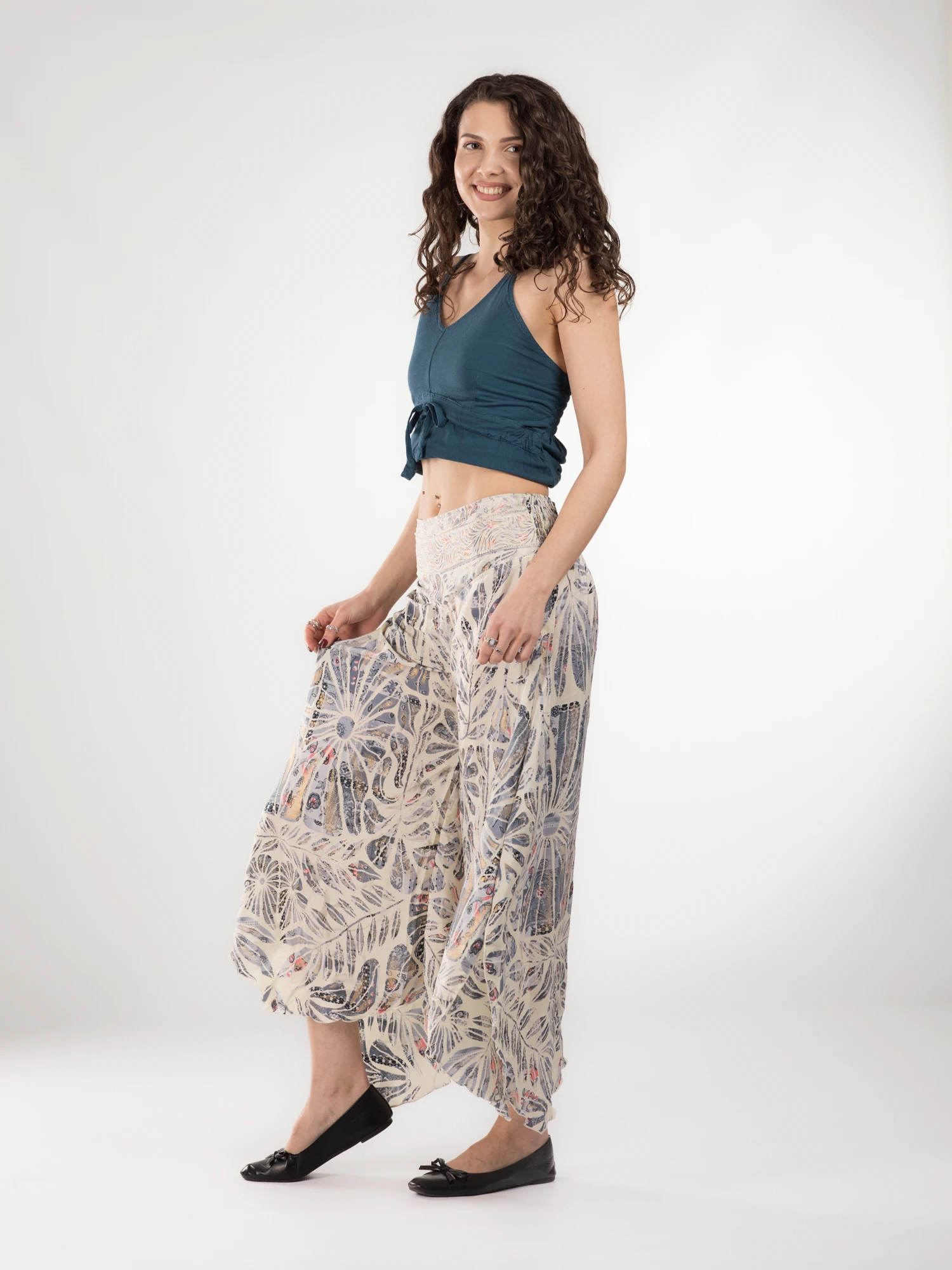 Pantaloni Petal Tips din material fluid - Model 75 [3]