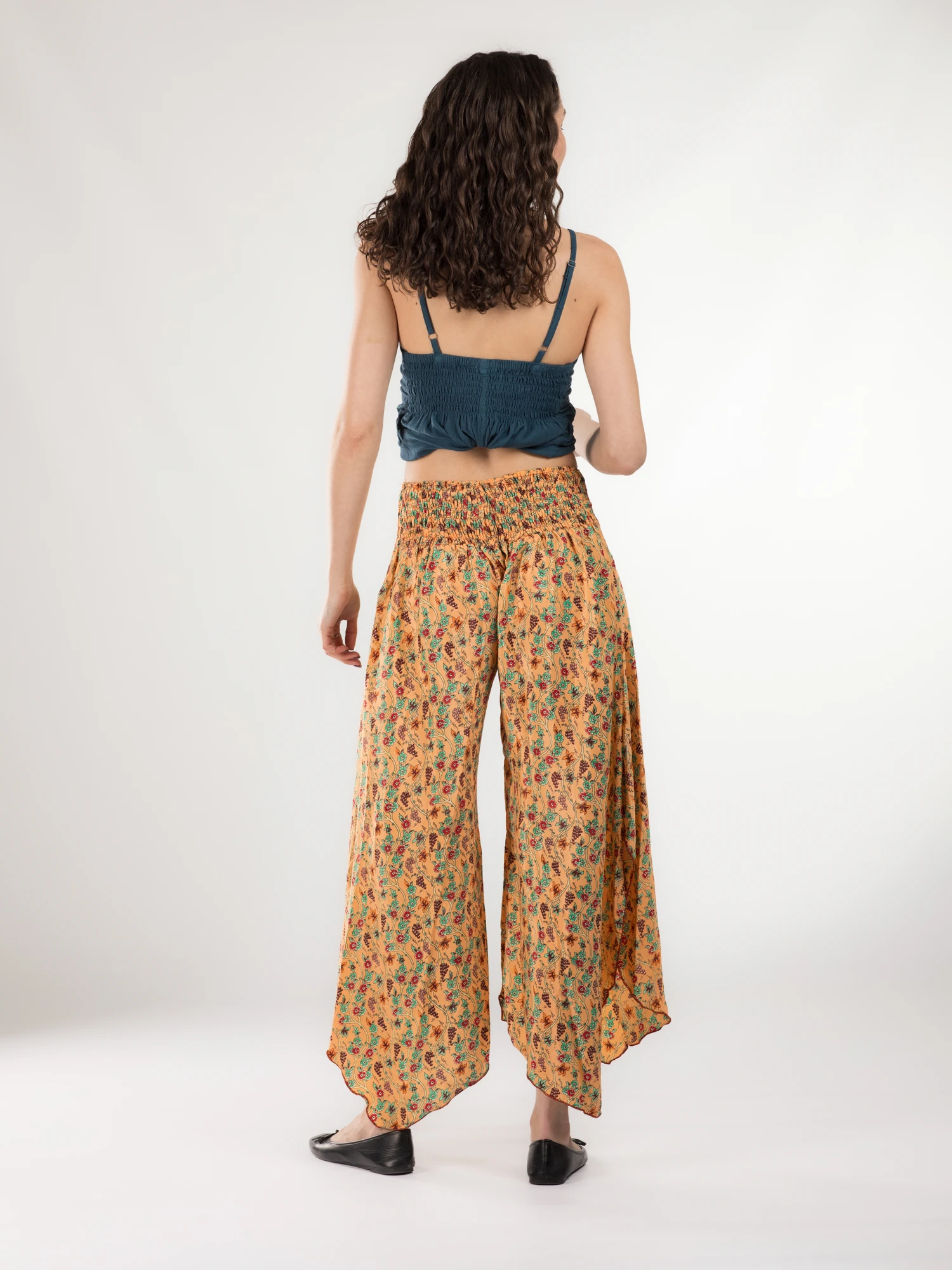 Pantaloni Petal Tips din material fluid - Model 76 [4]