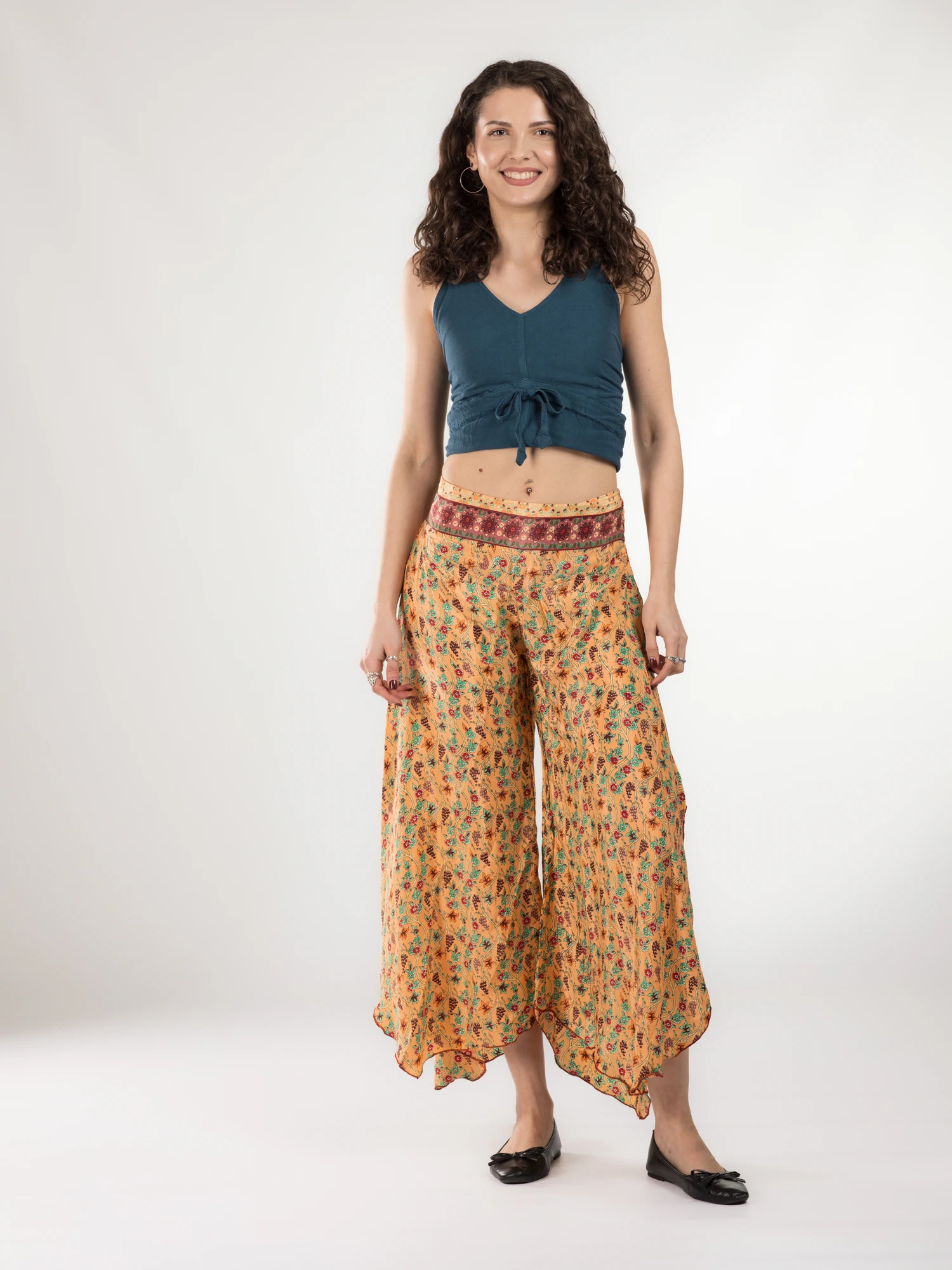 Pantaloni Petal Tips din material fluid - Model 76 [2]