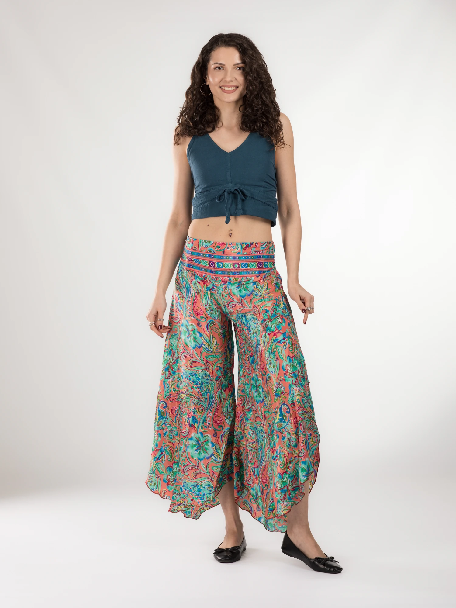 Pantaloni Petal Tips din material fluid - Model 77 [2]