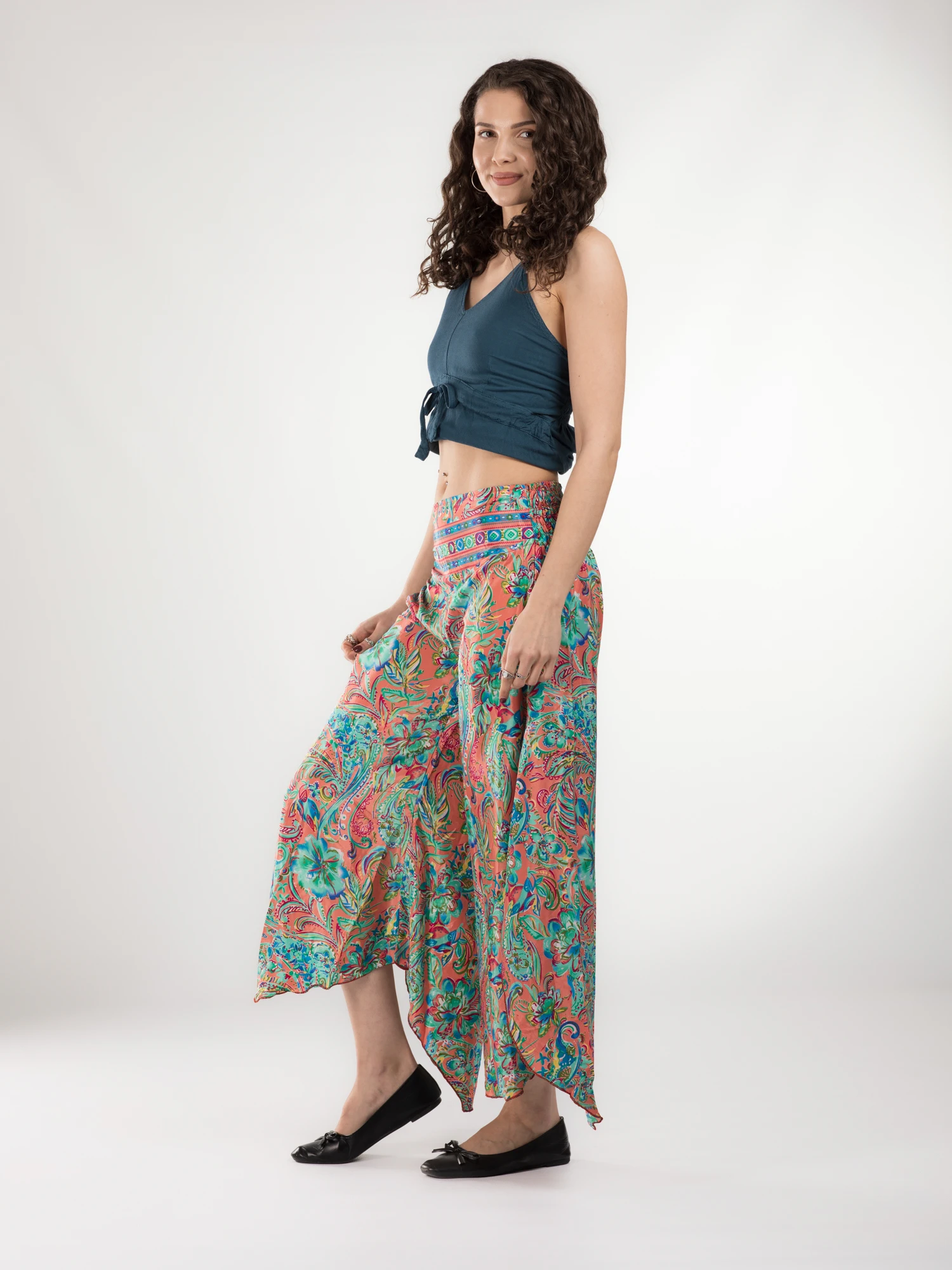 Pantaloni Petal Tips din material fluid - Model 77 [3]