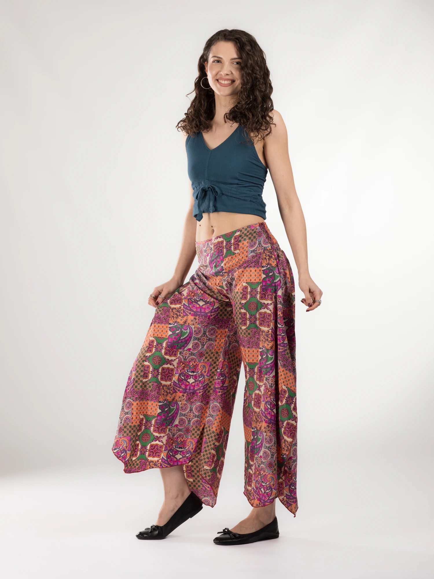 Pantaloni Petal Tips din material fluid - Model 78 [3]