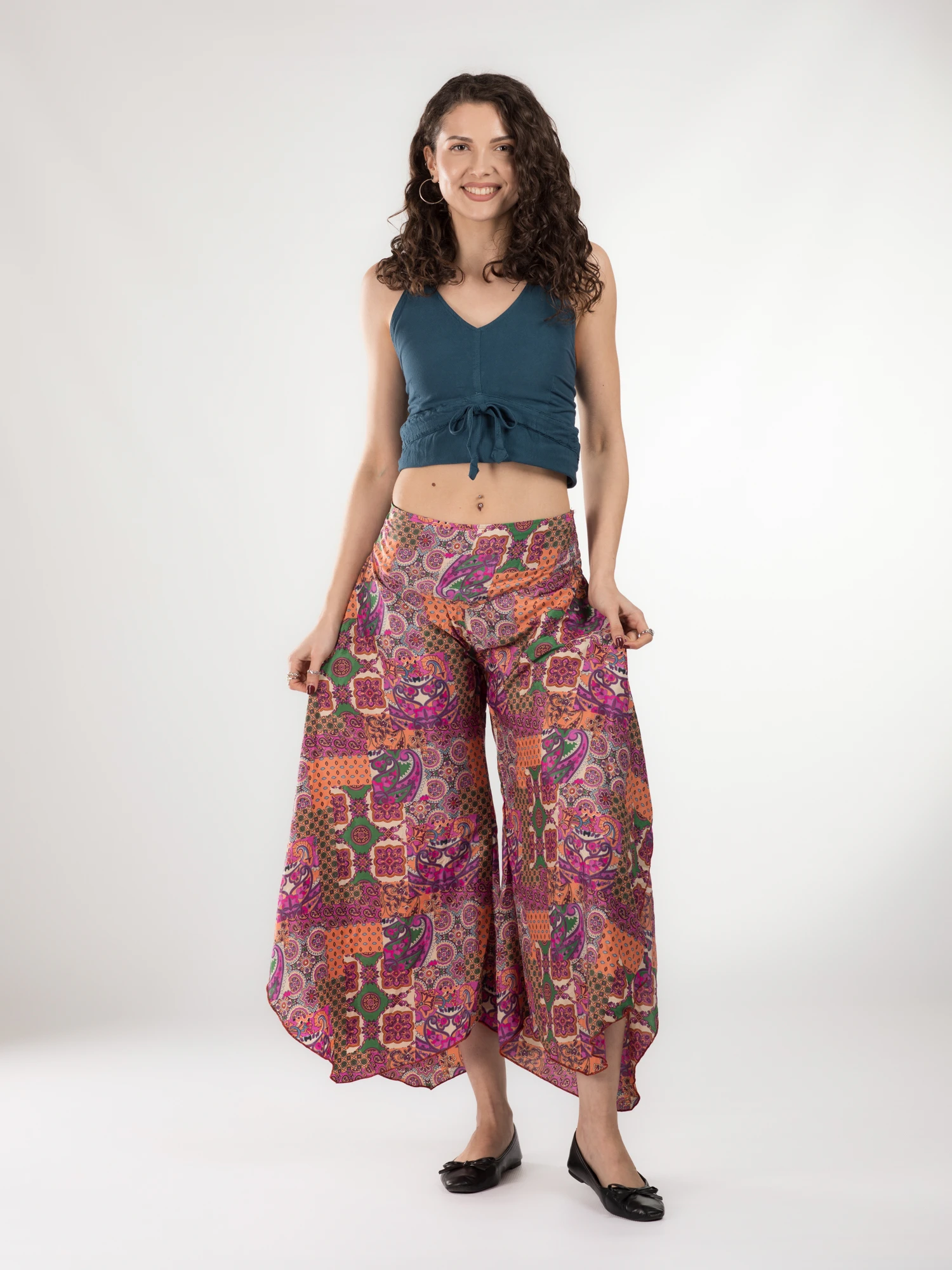 Pantaloni Petal Tips din material fluid - Model 78 [2]