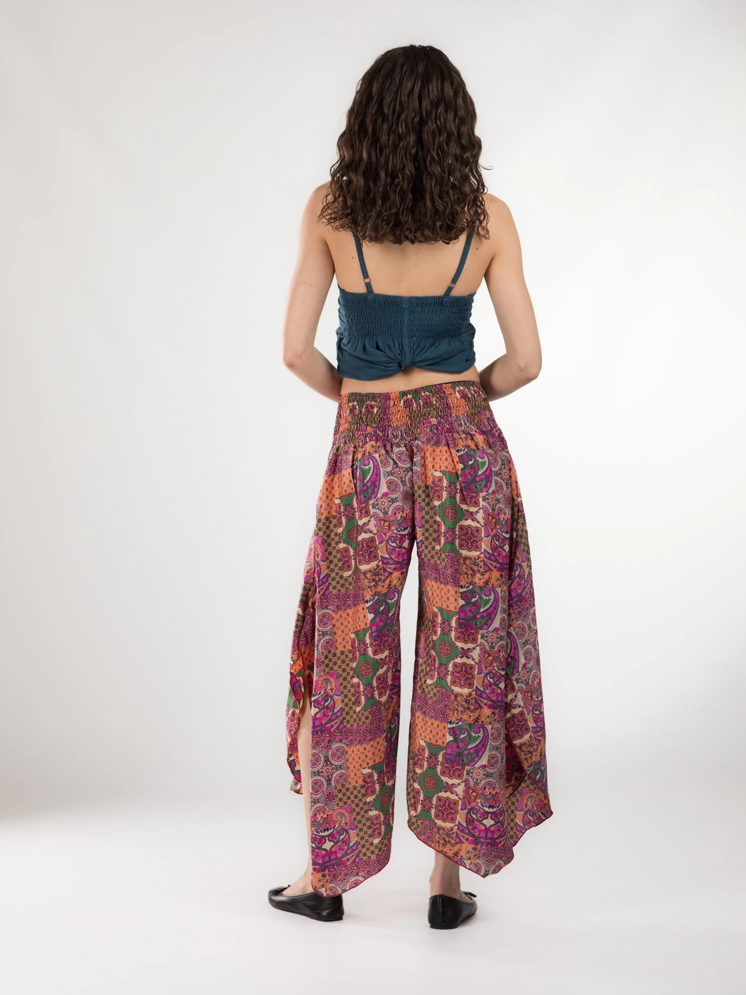 Pantaloni Petal Tips din material fluid - Model 78 [4]