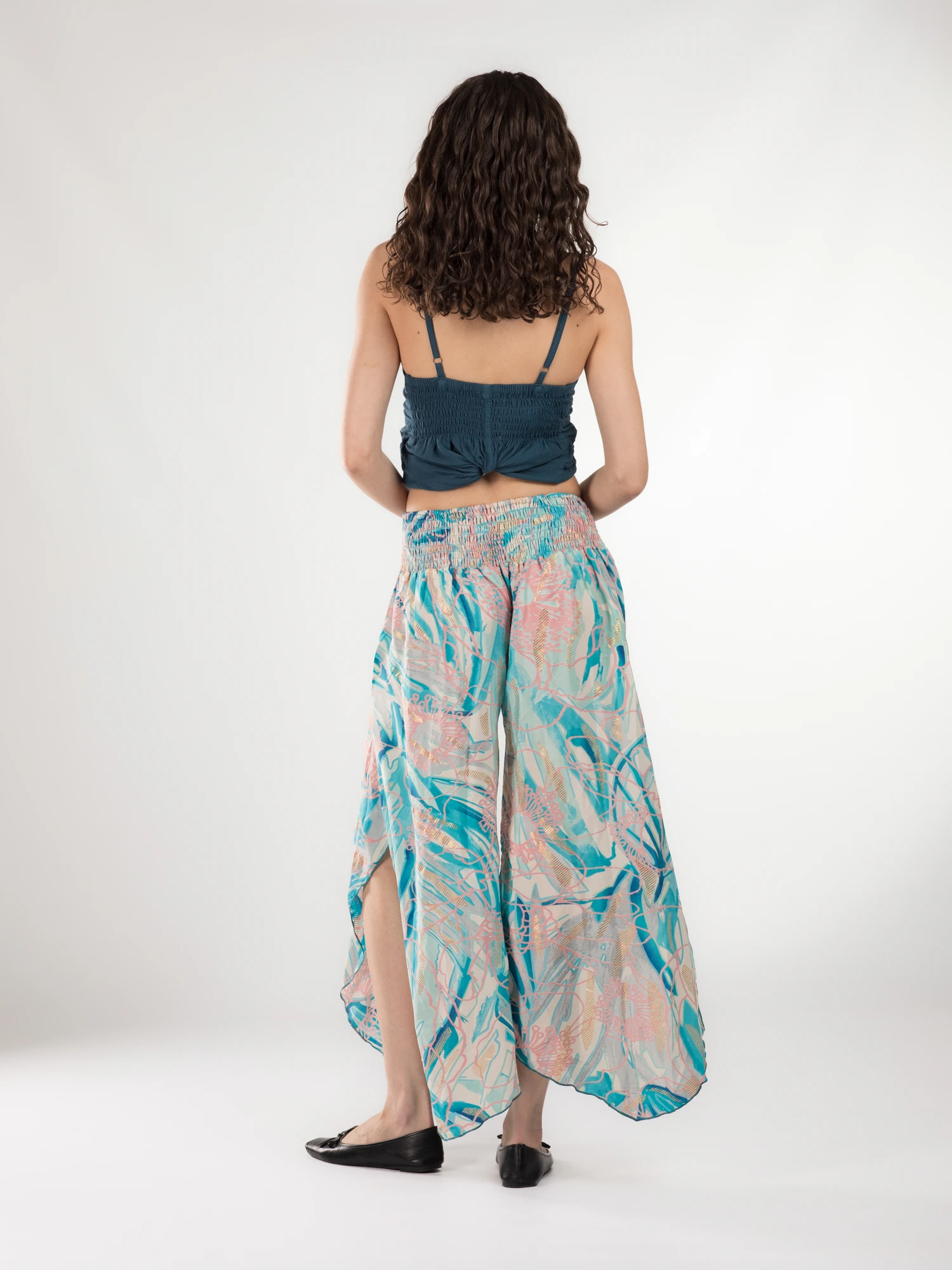 Pantaloni Petal Tips din material fluid - Model 81 [4]