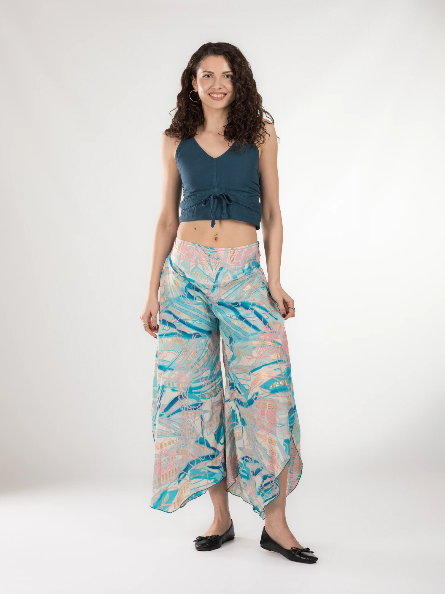 Pantaloni Petal Tips din material fluid - Model 81 [2]