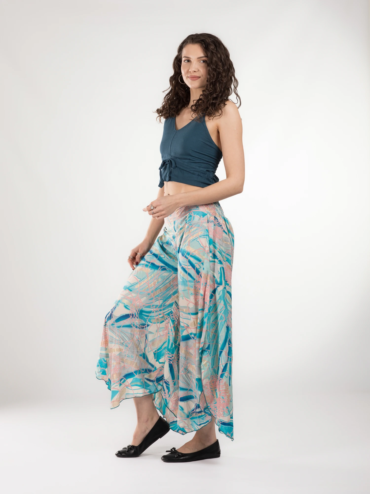 Pantaloni Petal Tips din material fluid - Model 81 [3]