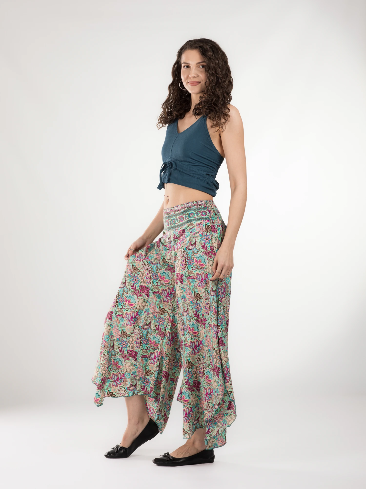 Pantaloni Petal Tips din material fluid - Model 82 [2]