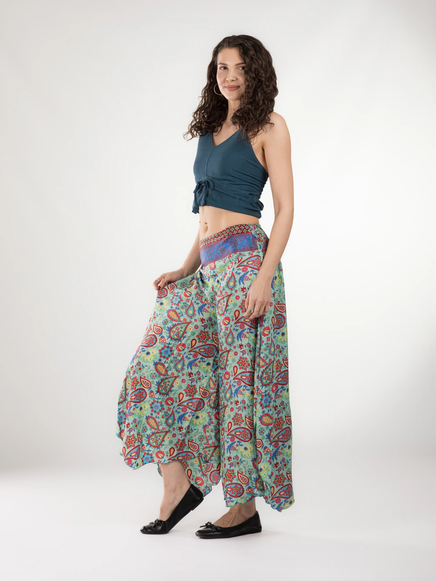 Pantaloni Petal Tips din material fluid - Model 84 [3]