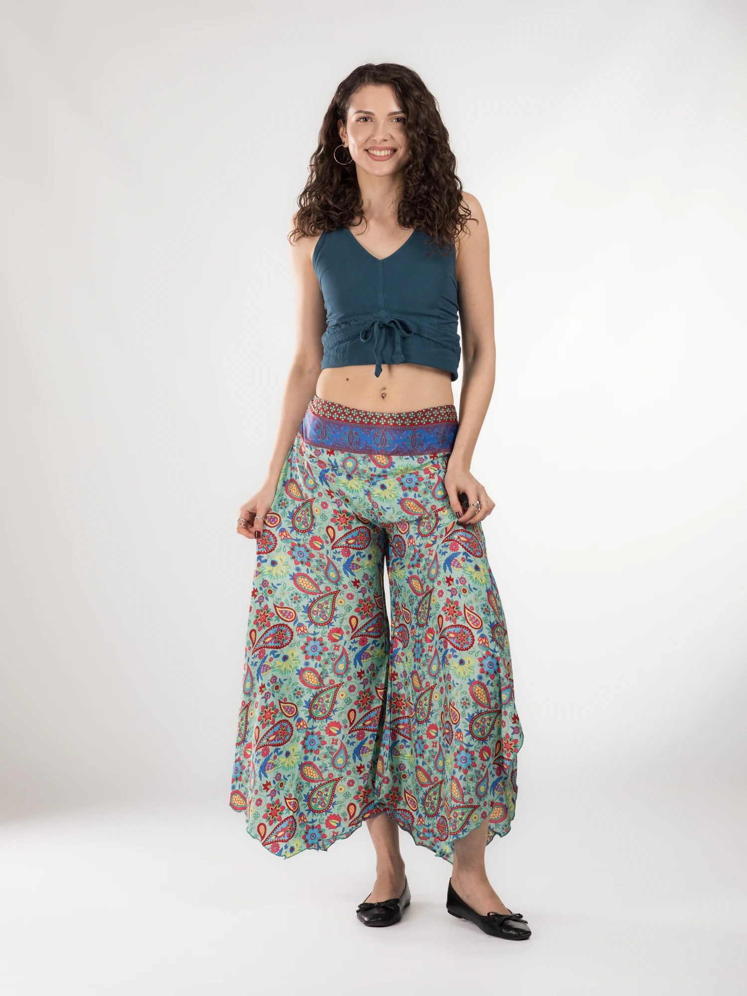 Pantaloni Petal Tips din material fluid - Model 84 [2]