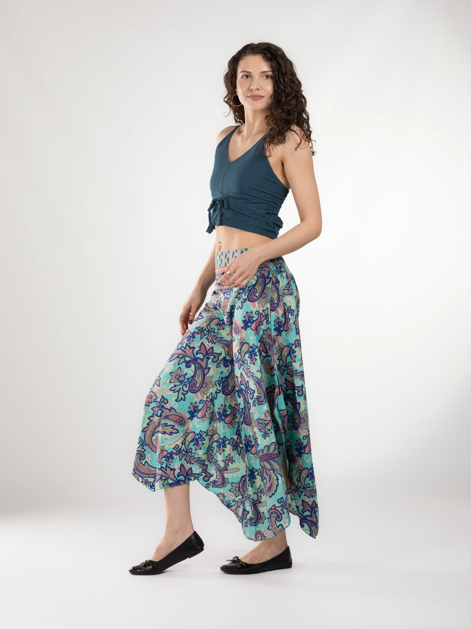 Pantaloni Petal Tips din material fluid - Model 86 [3]