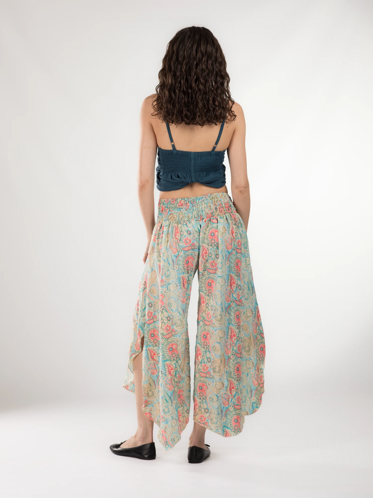 Pantaloni Petal Tips din material fluid - Model 87 [4]