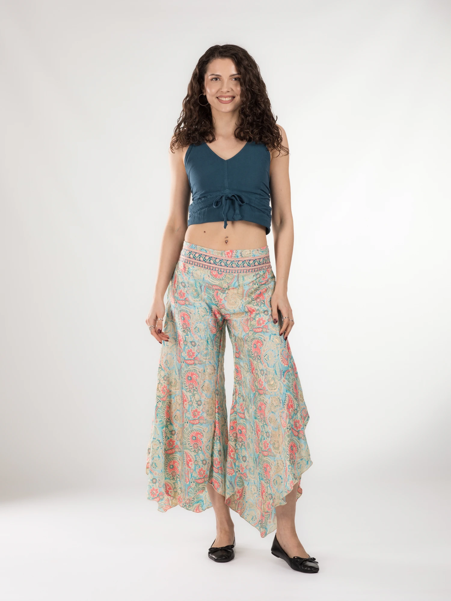 Pantaloni Petal Tips din material fluid - Model 87 [2]