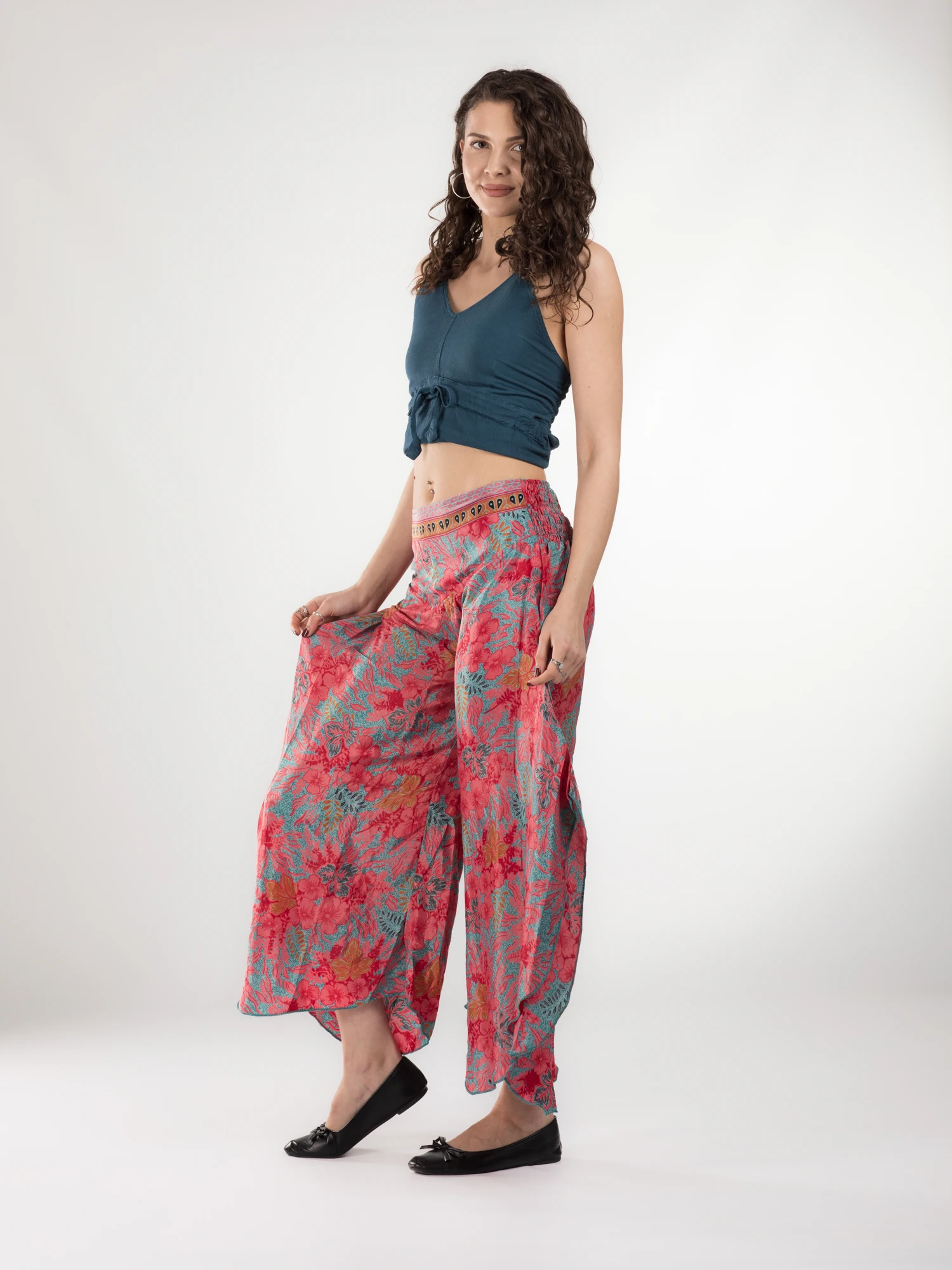 Pantaloni Petal Tips din material fluid - Model 90 [3]