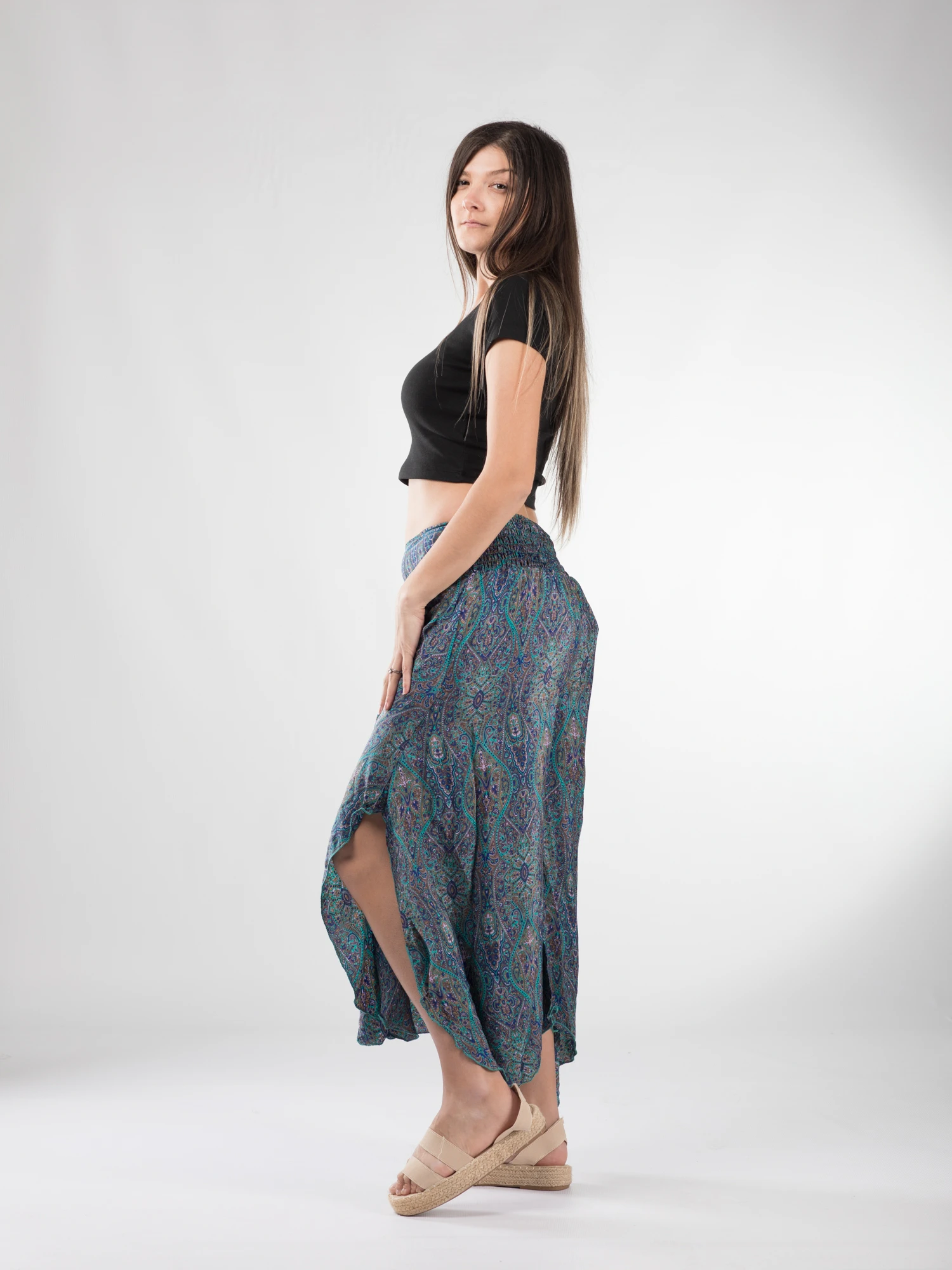 Pantaloni Petal Tips din material fluid - Model 91 [3]