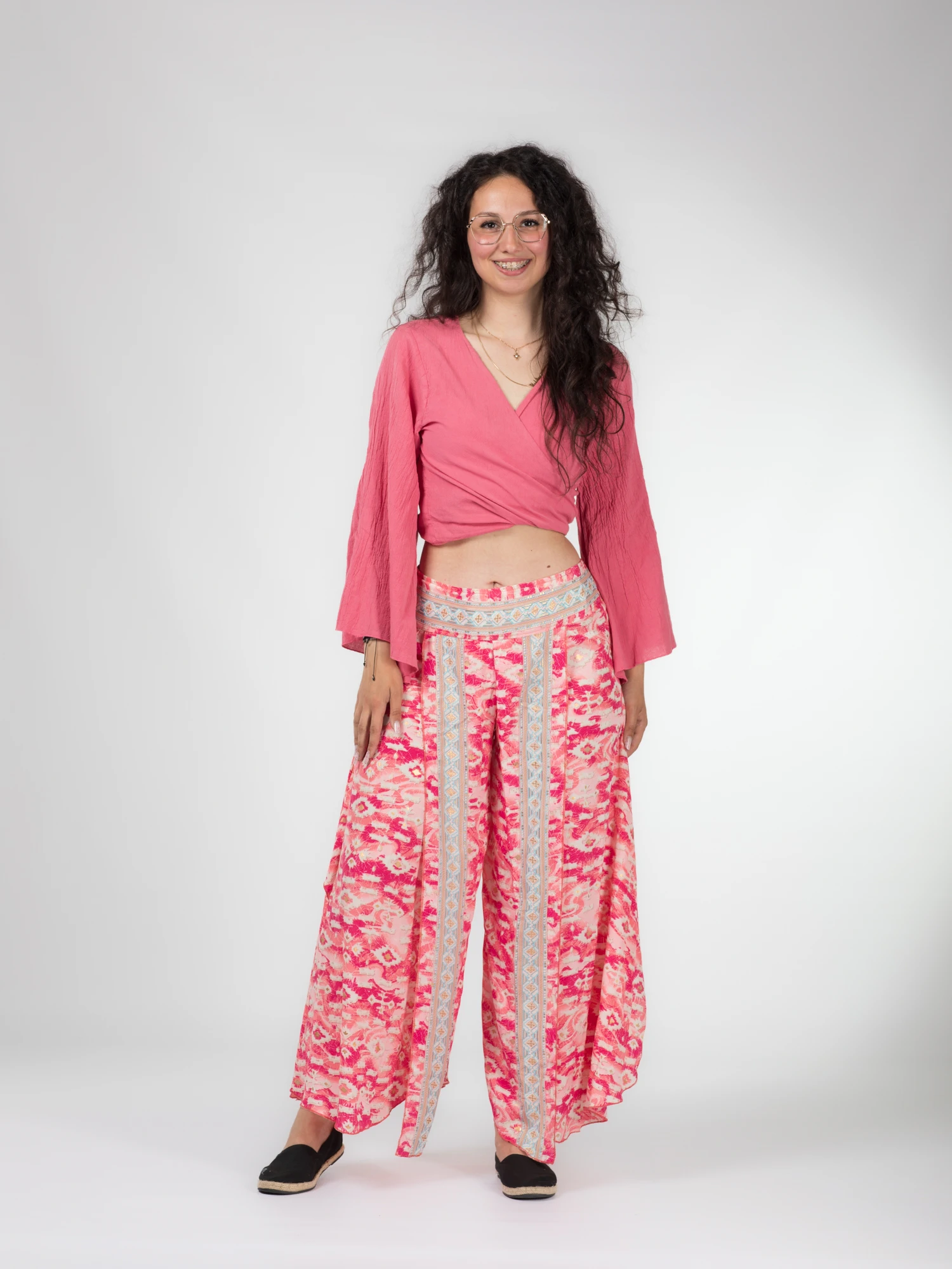 Pantaloni petrecuți din material fluid cu print și fir auriu - Model 22 [2]