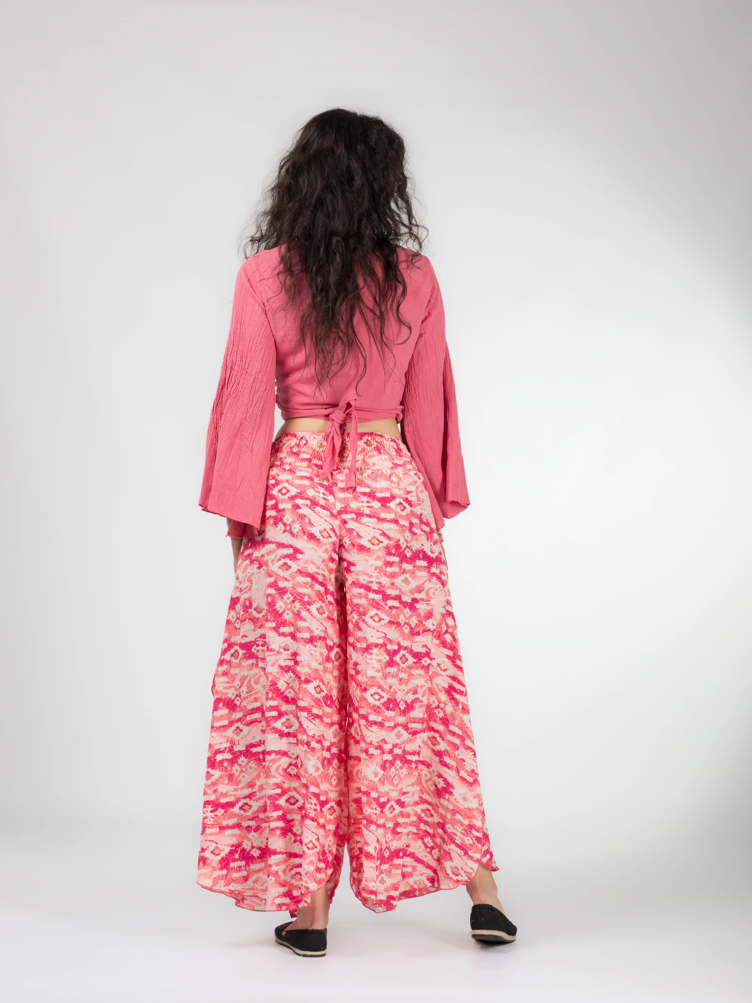 Pantaloni petrecuți din material fluid cu print și fir auriu - Model 22 [5]