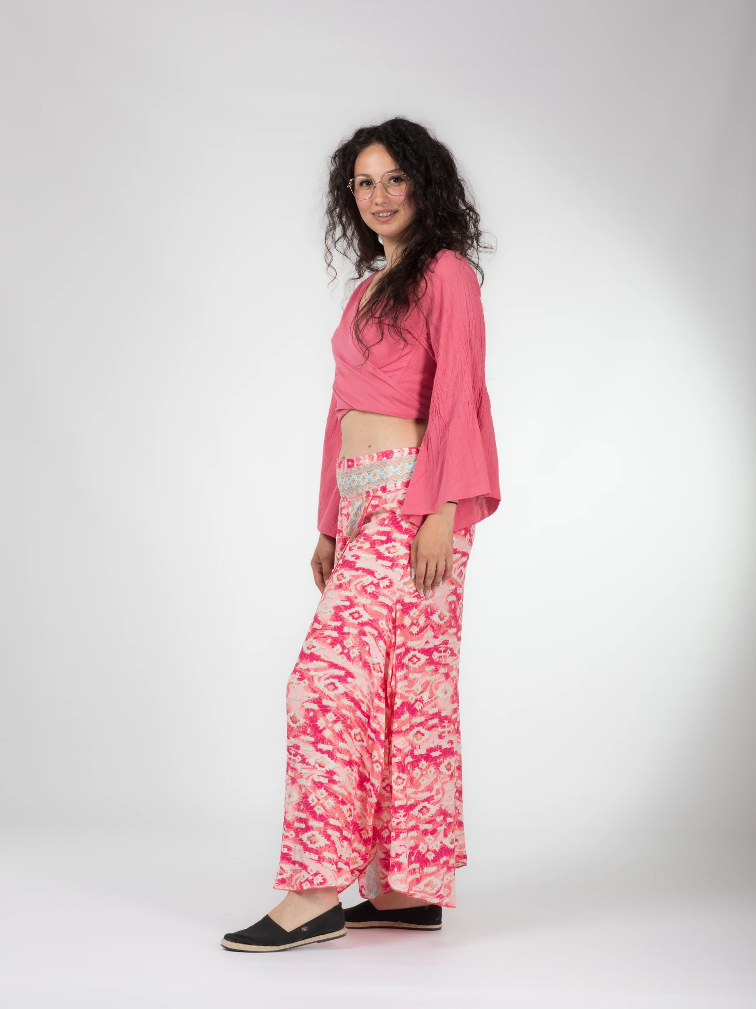 Pantaloni petrecuți din material fluid cu print și fir auriu - Model 22 [3]