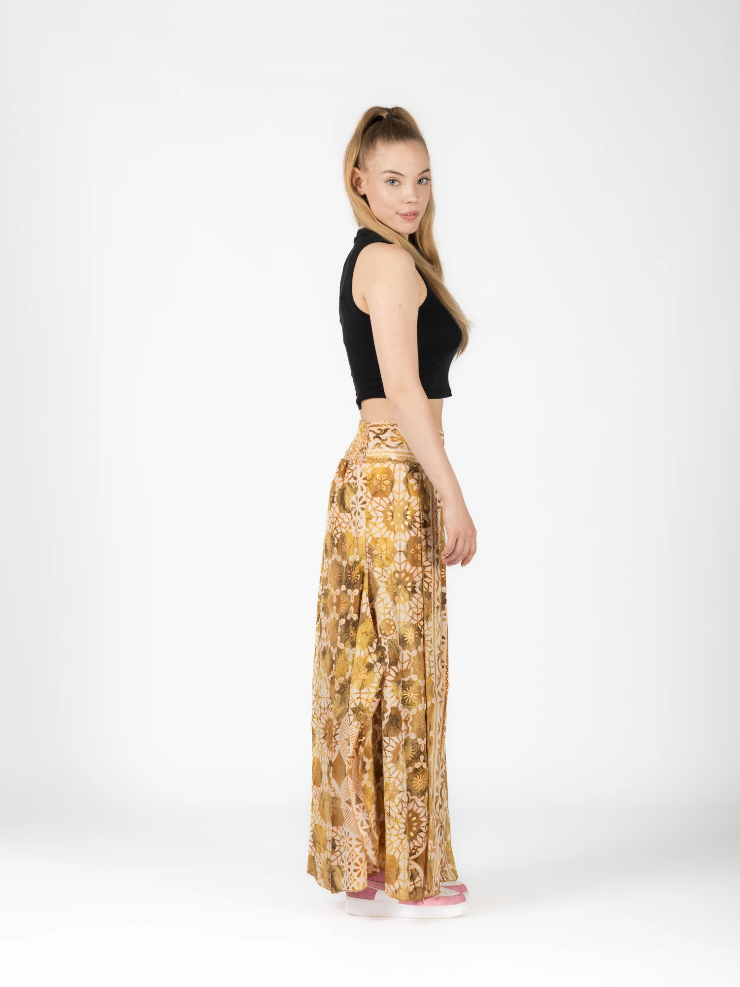 Pantaloni petrecuți din material fluid cu print și fir auriu - Model 23 [6]