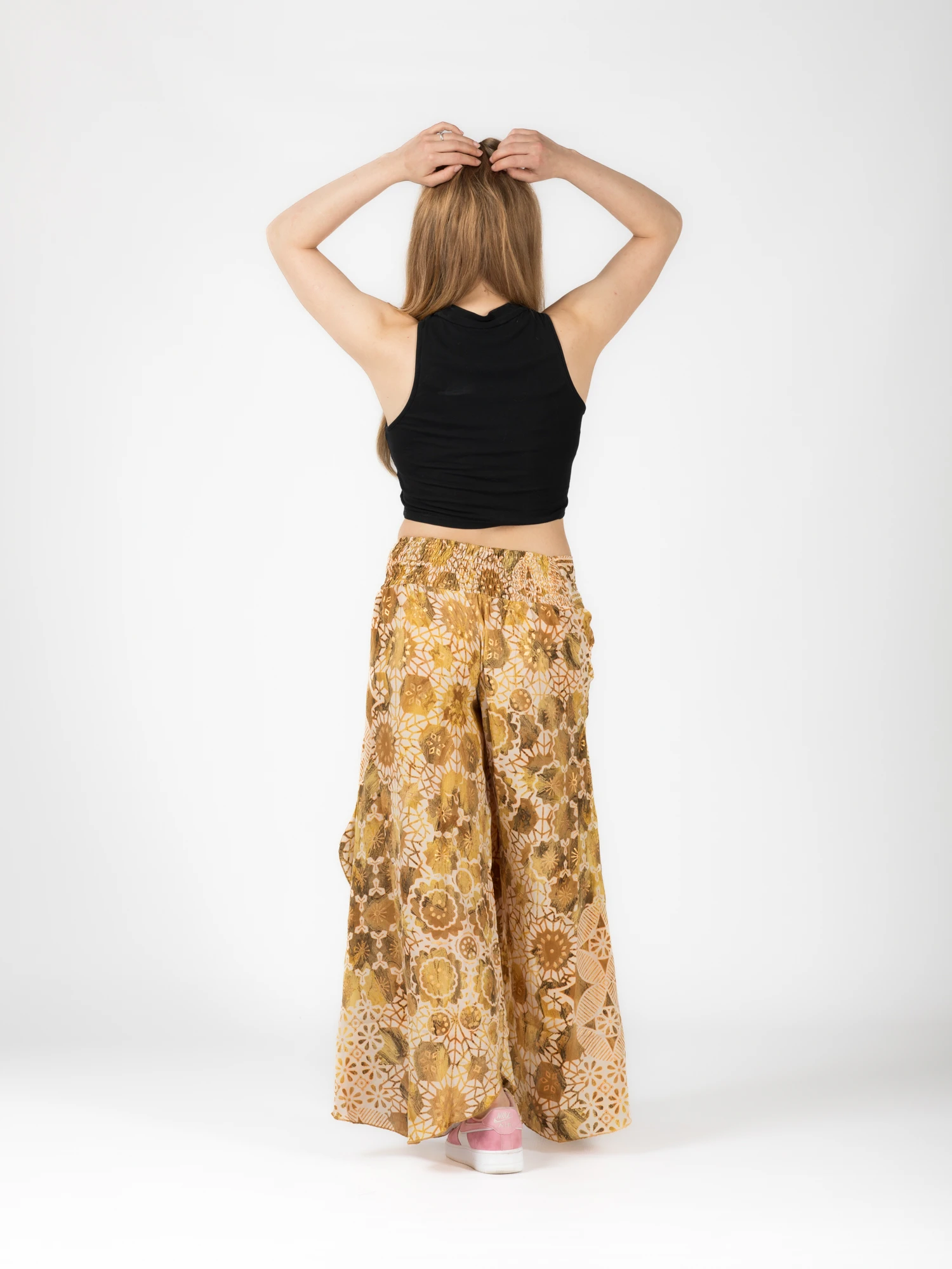 Pantaloni petrecuți din material fluid cu print și fir auriu - Model 23 [4]