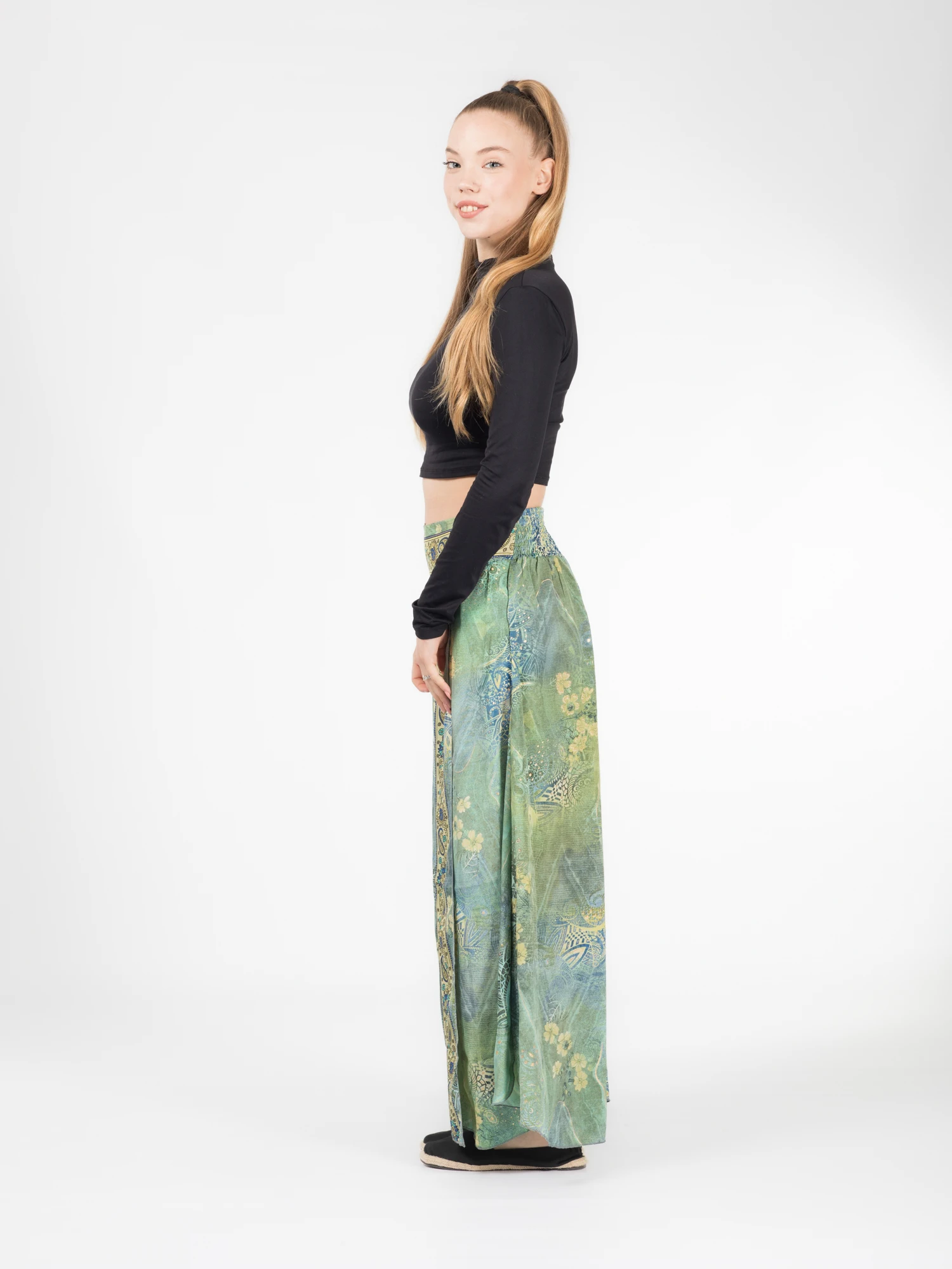 Pantaloni petrecuți din material fluid cu print și fir auriu - Model 24 [2]