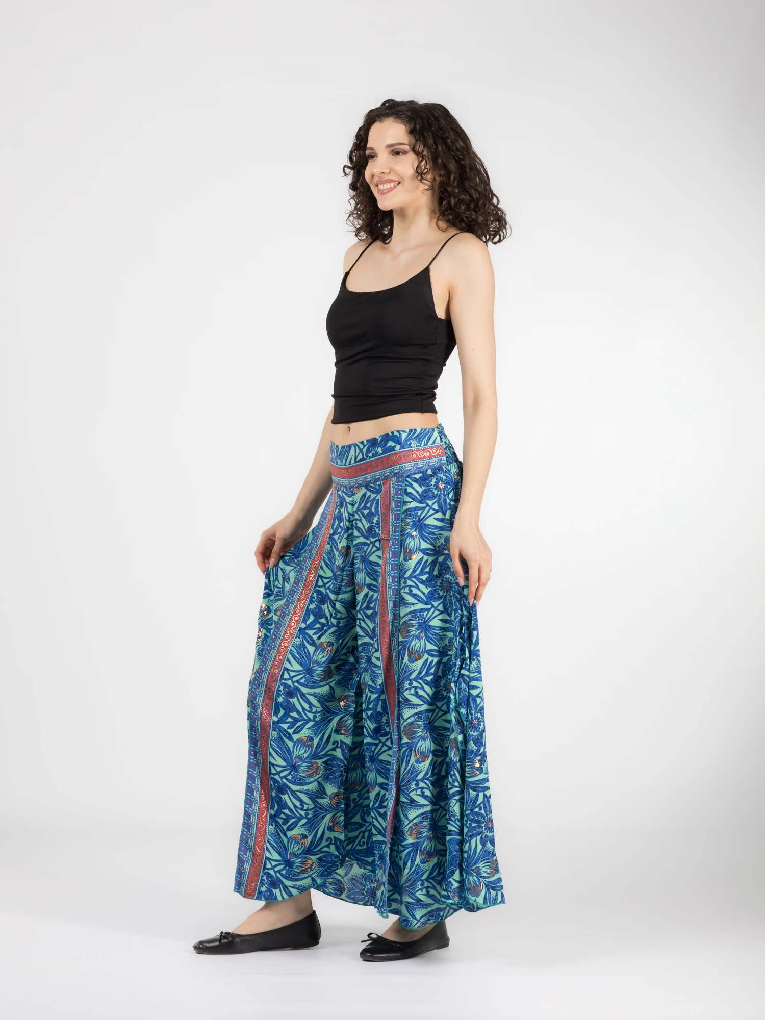Pantaloni petrecuți din material fluid cu print și fir auriu - Model 26 [3]