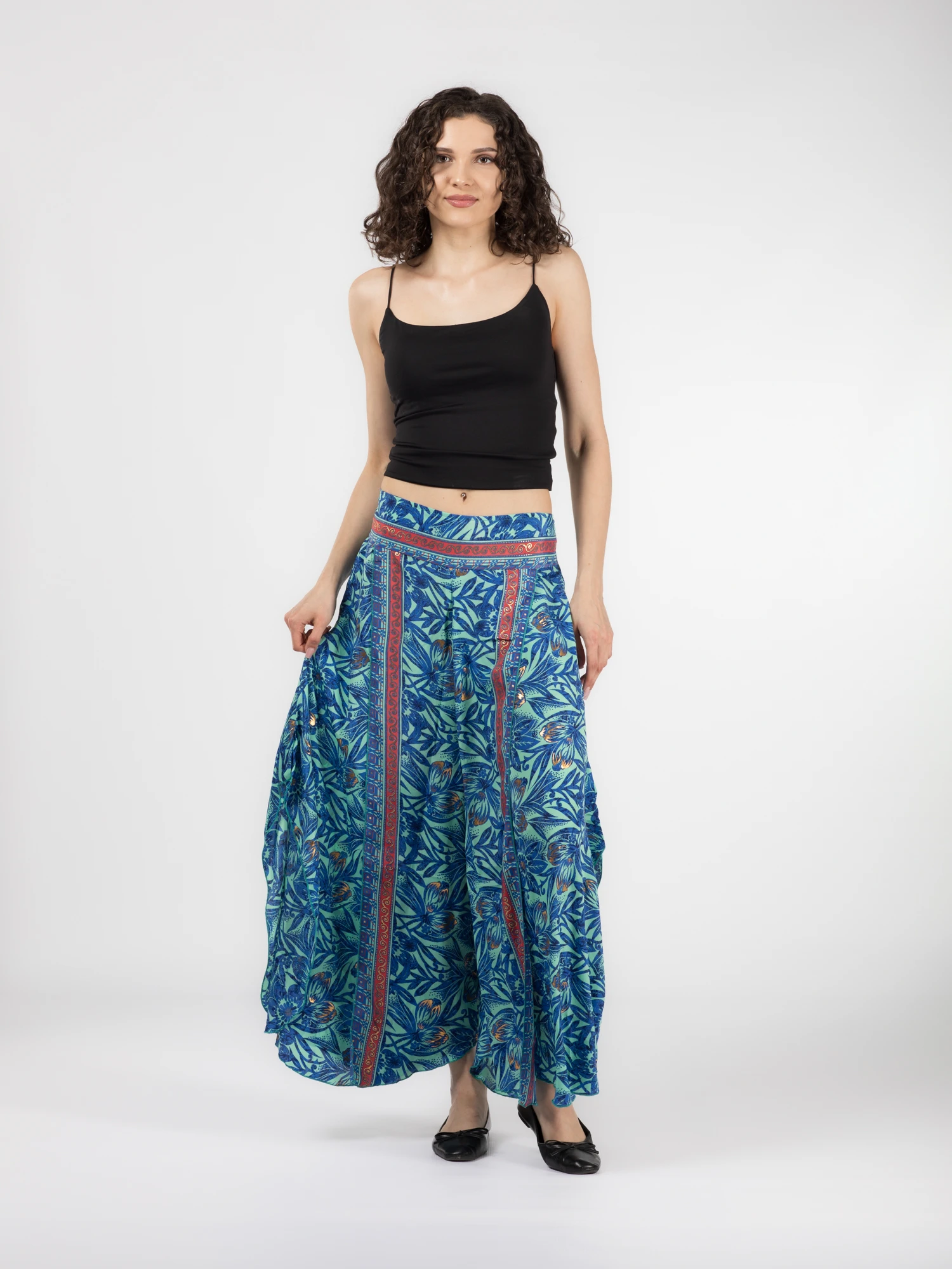 Pantaloni petrecuți din material fluid cu print și fir auriu - Model 26 [7]