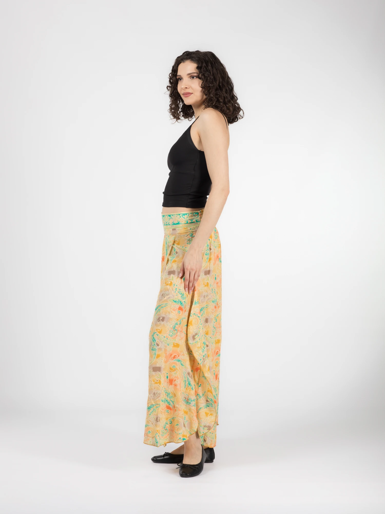 Pantaloni petrecuți din material fluid cu print și fir auriu - Model 27 [3]