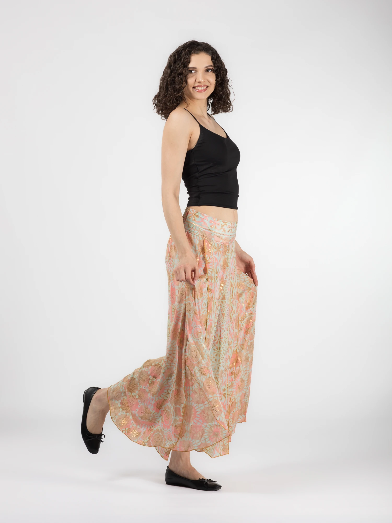 Pantaloni petrecuți din material fluid cu print și fir auriu - Model 29 [6]