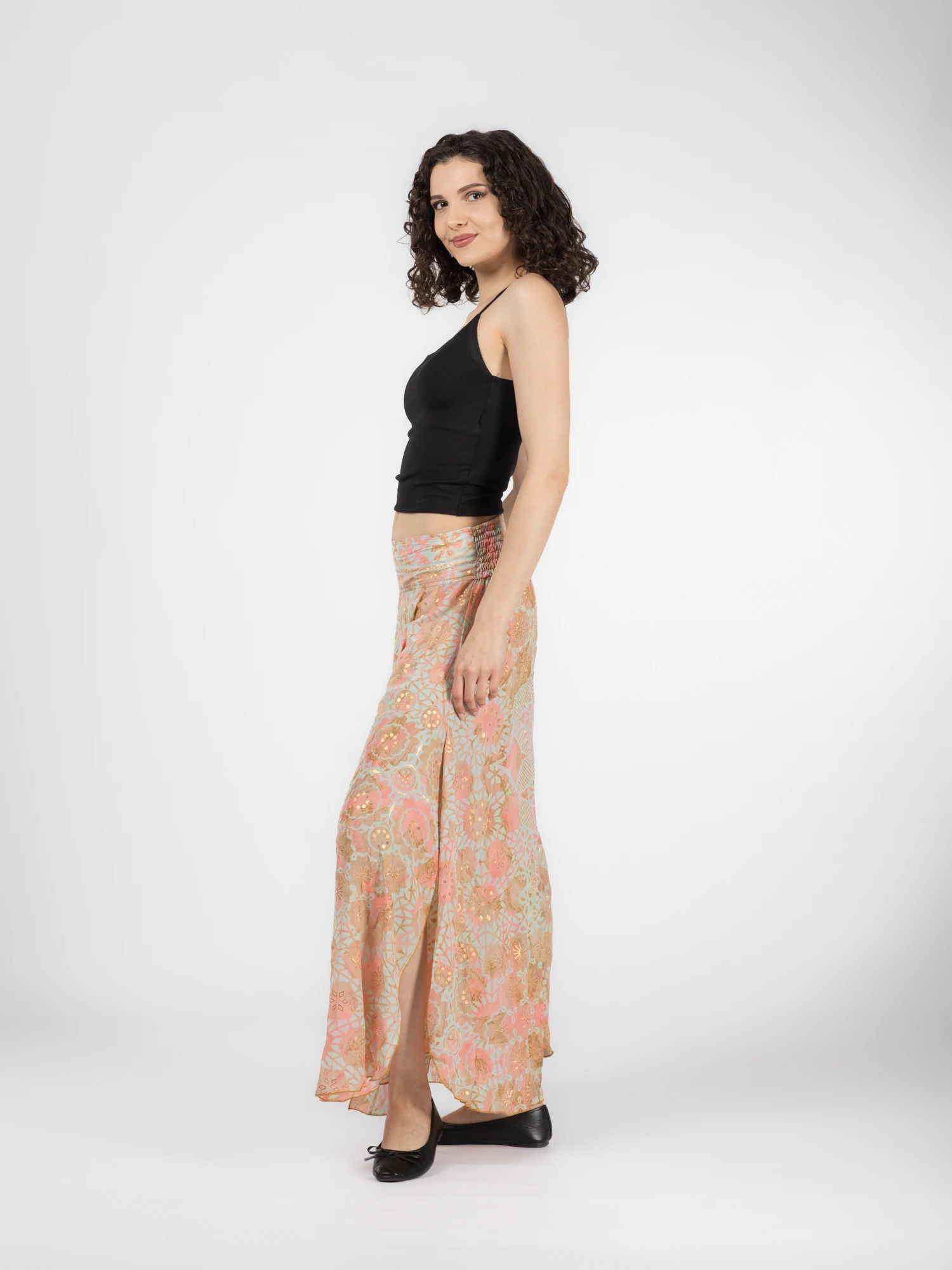 Pantaloni petrecuți din material fluid cu print și fir auriu - Model 29 [3]