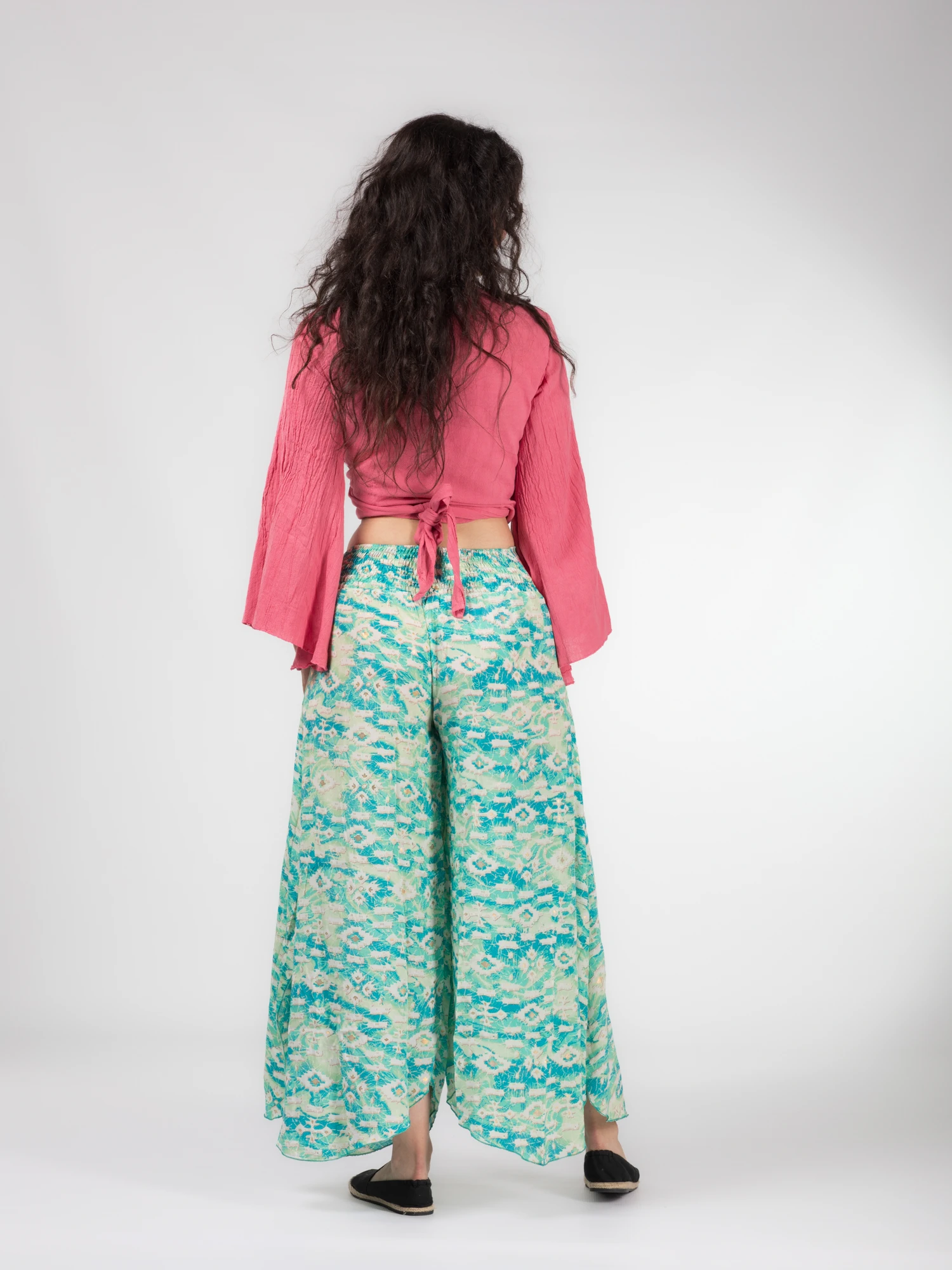 Pantaloni petrecuți din material fluid cu print și fir auriu - Model 31 [6]