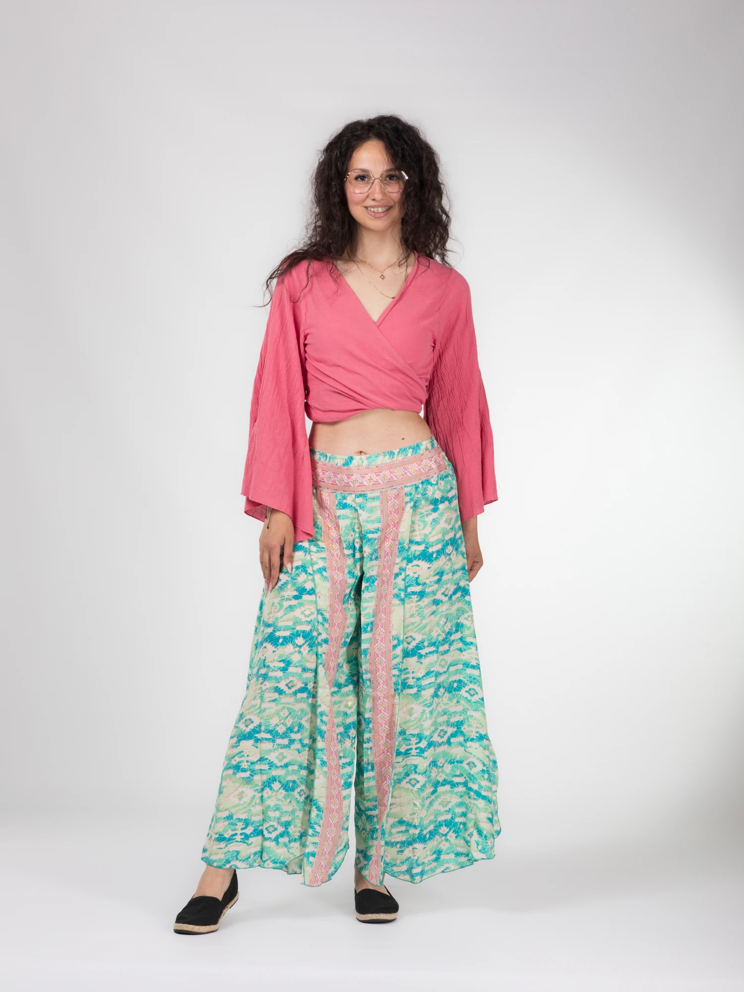Pantaloni petrecuți din material fluid cu print și fir auriu - Model 31 [3]
