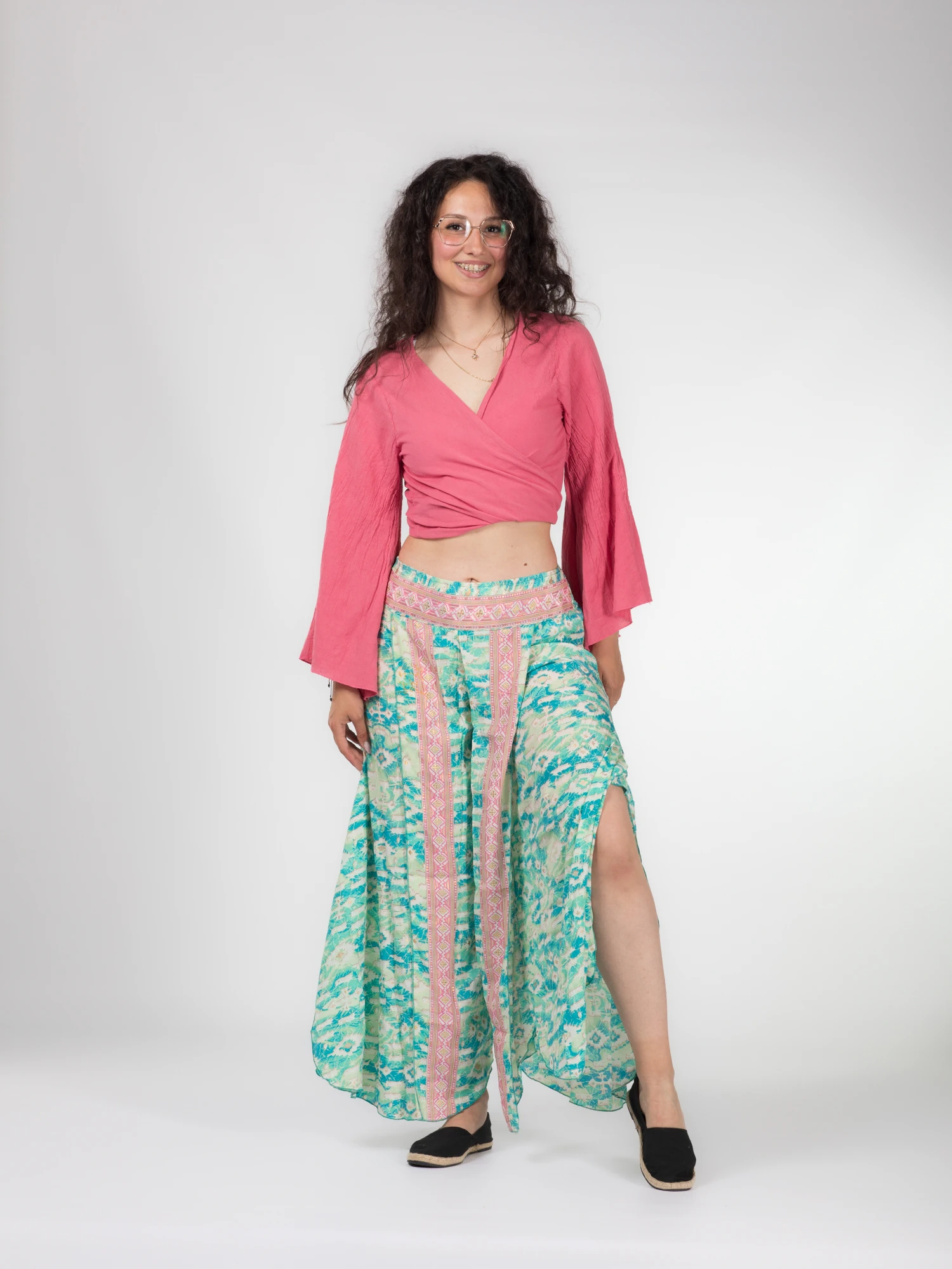 Pantaloni petrecuți din material fluid cu print și fir auriu - Model 31 [2]