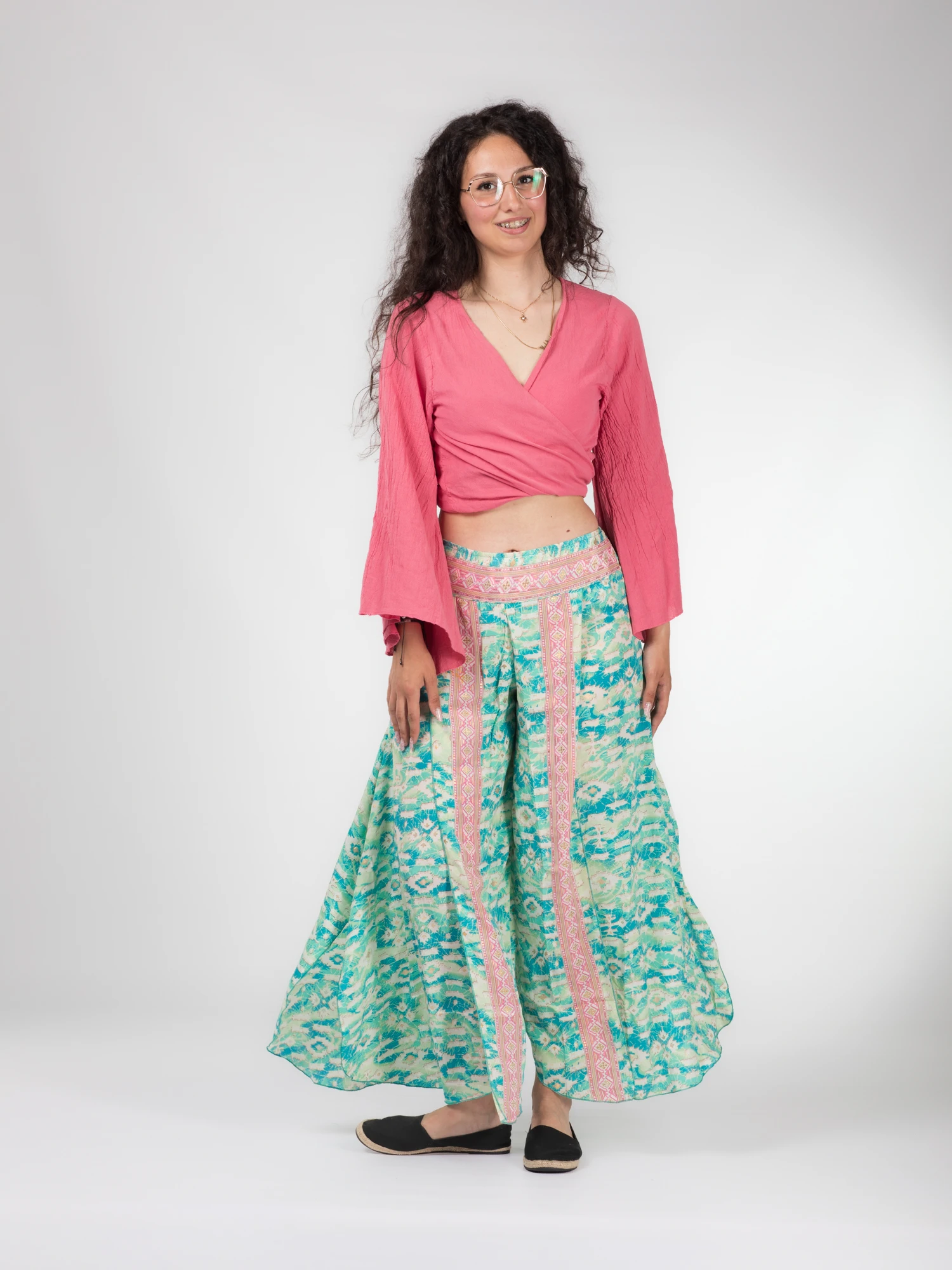 Pantaloni petrecuți din material fluid cu print și fir auriu - Model 31 [7]
