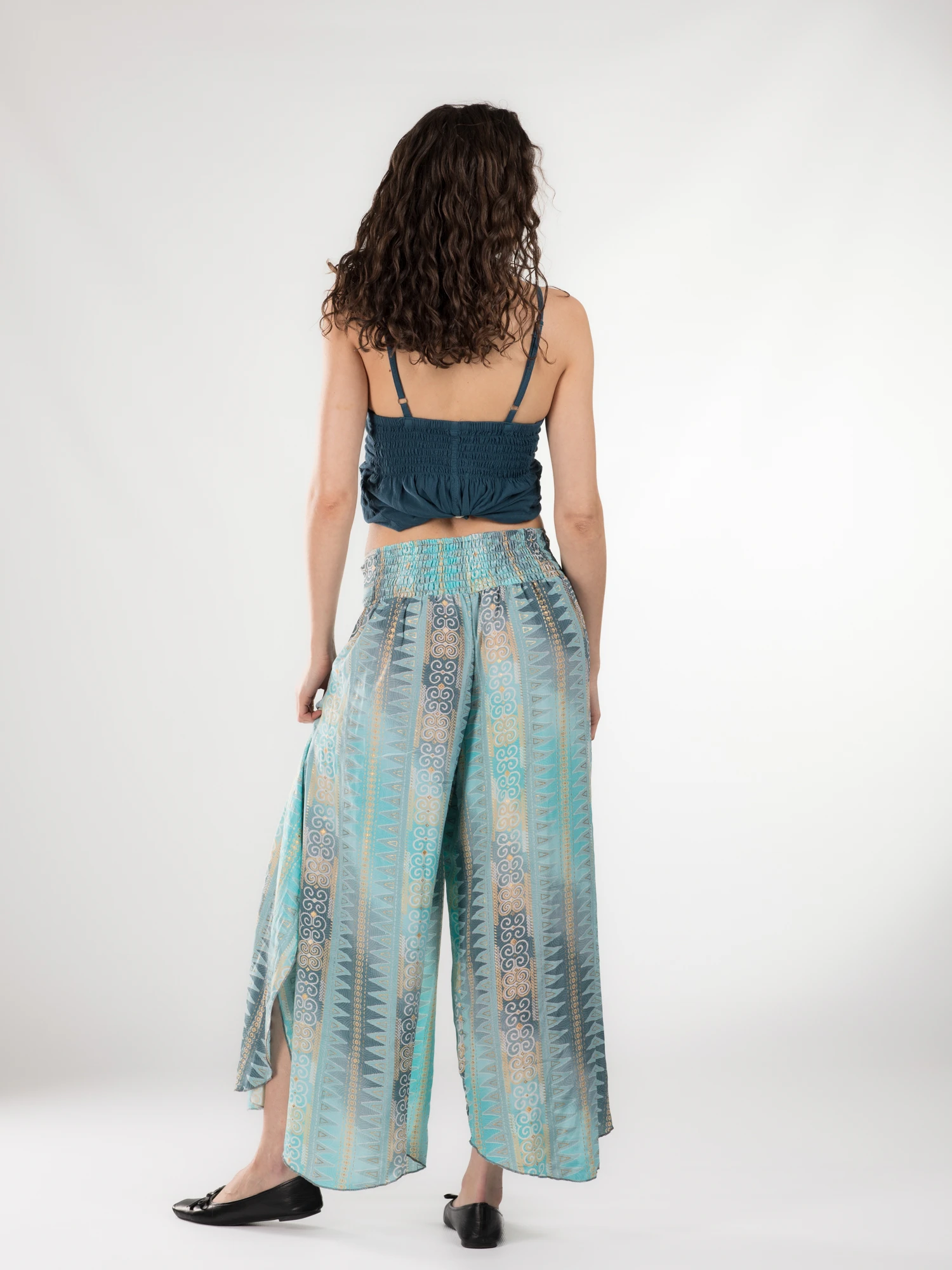 Pantaloni petrecuți din material fluid cu print și fir auriu - Model 33 [4]