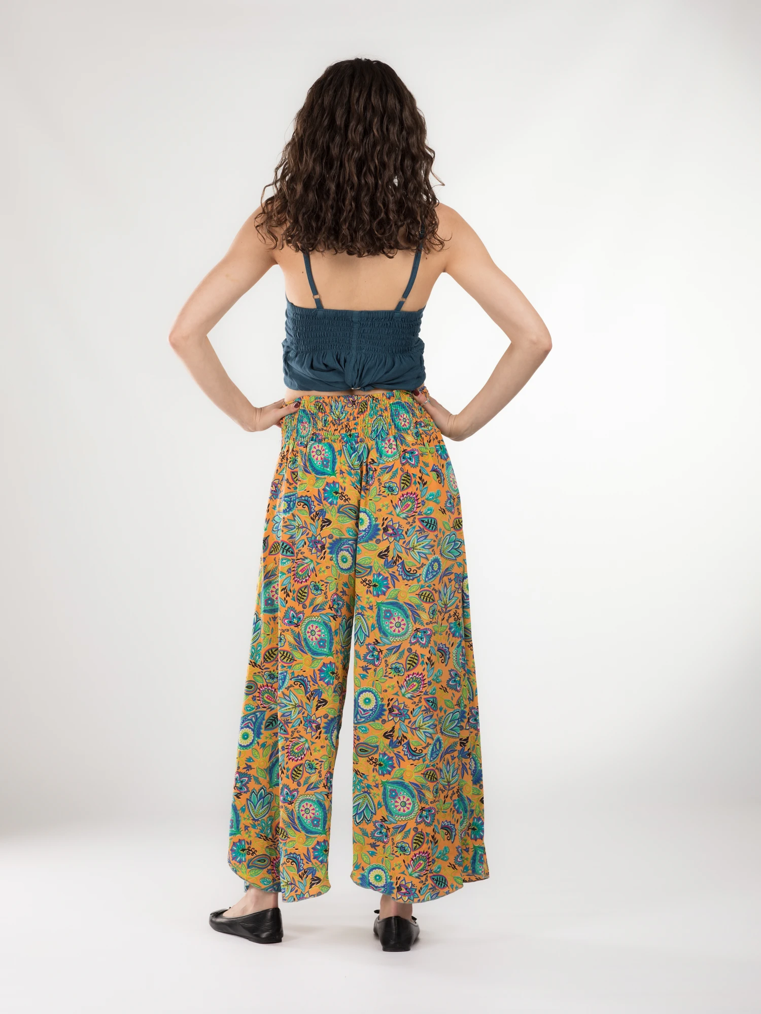 Pantaloni petrecuți din material fluid cu print și fir auriu - Model 35 [4]