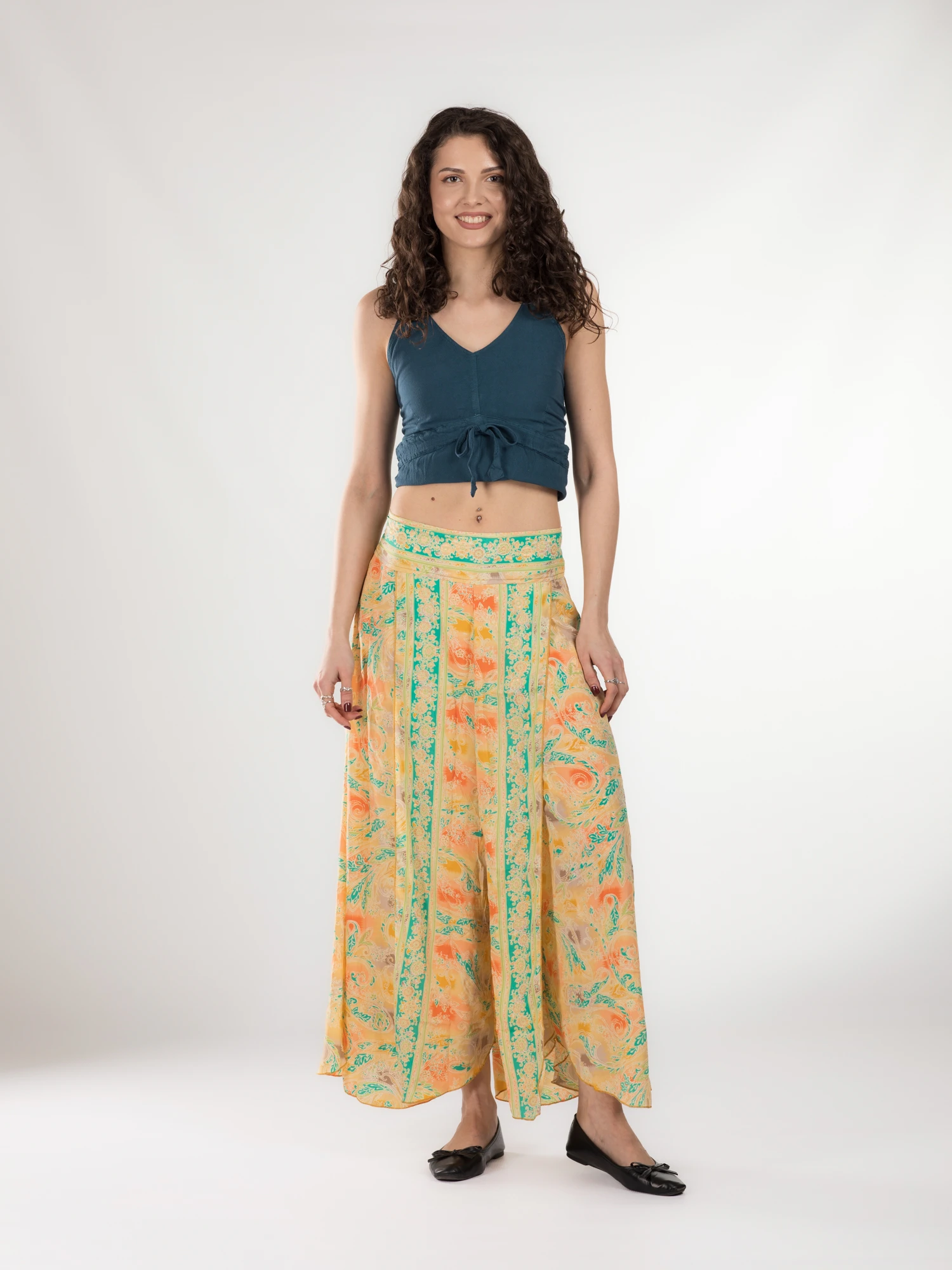 Pantaloni petrecuți din material fluid cu print și fir auriu - Model 36 [3]