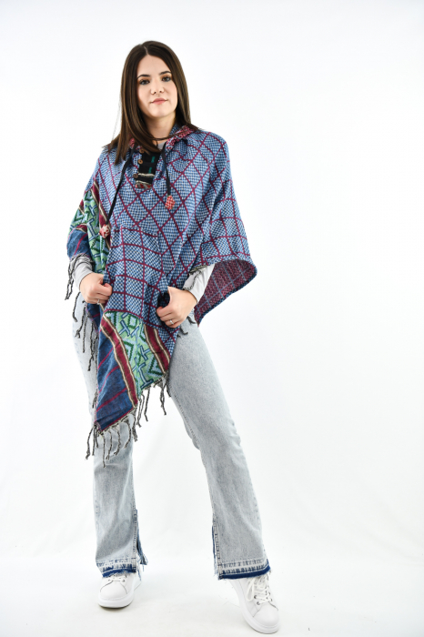 Poncho Model Aztec - Negru cu Rosu [2]