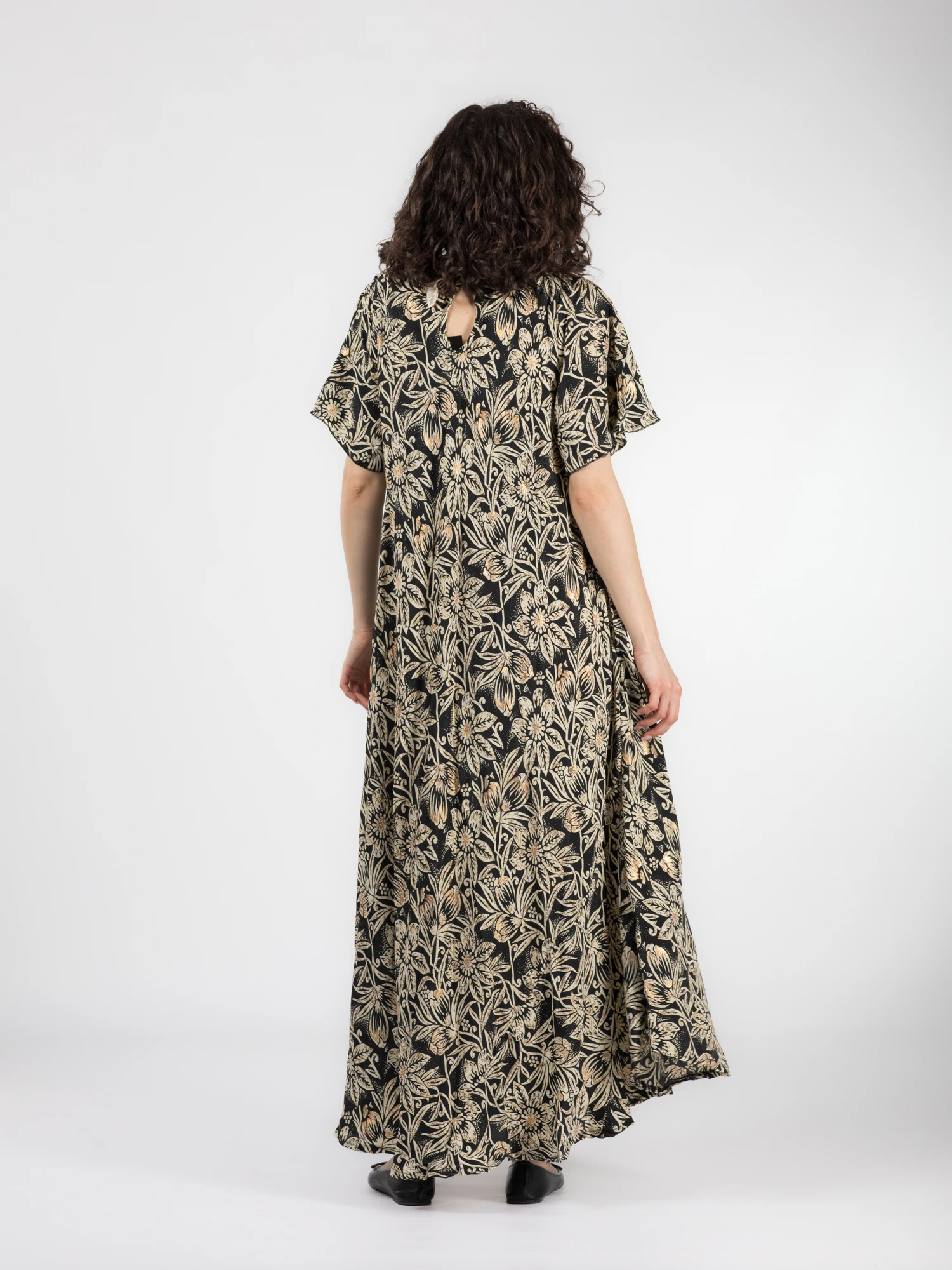 Rochie boho lejeră din material fluid cu detalii aurii - Model 1 [3]